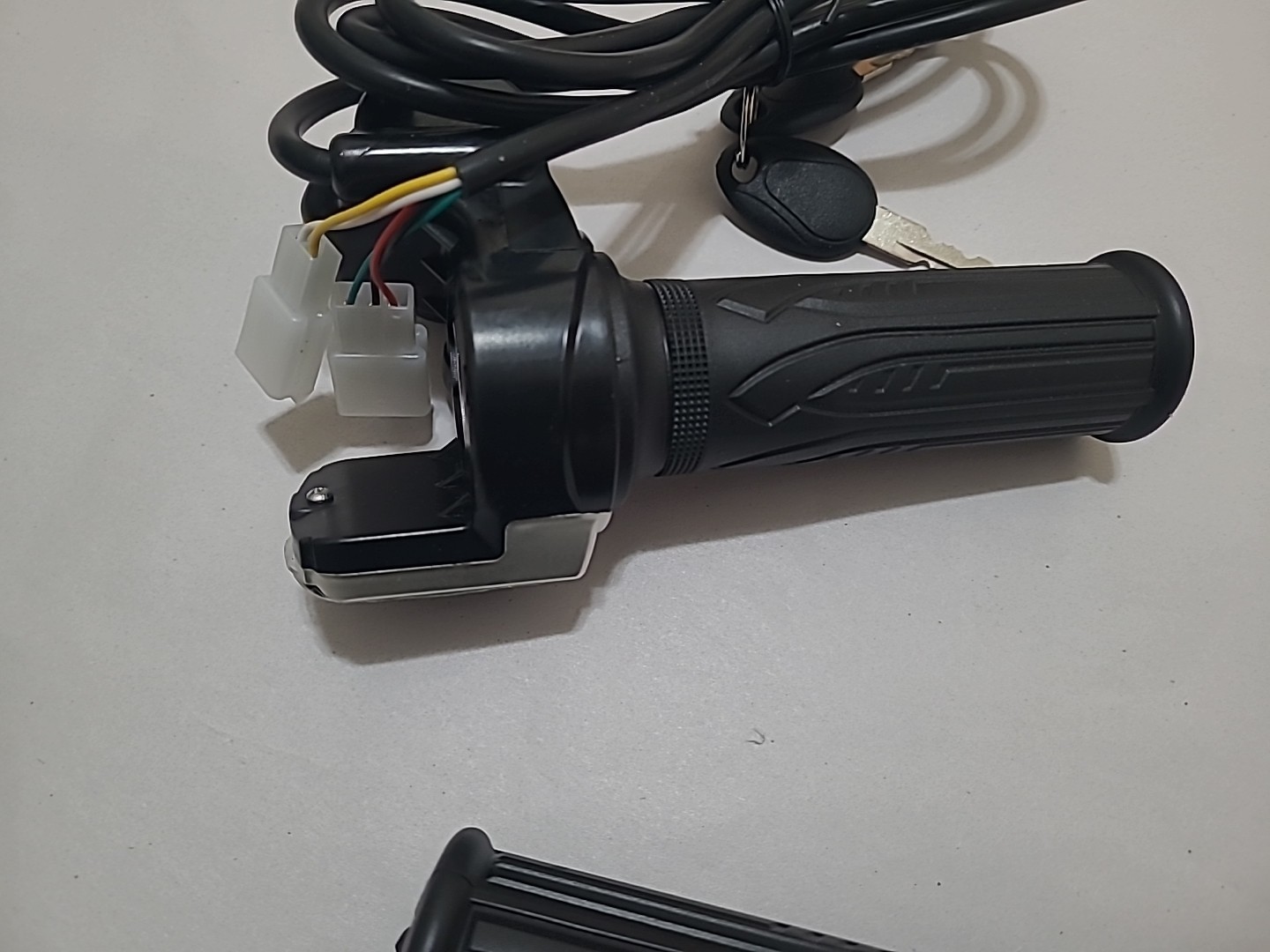 E-Bike Throttle Grip with LCD Display Universal 12-84V Electric Bike Upgrade .