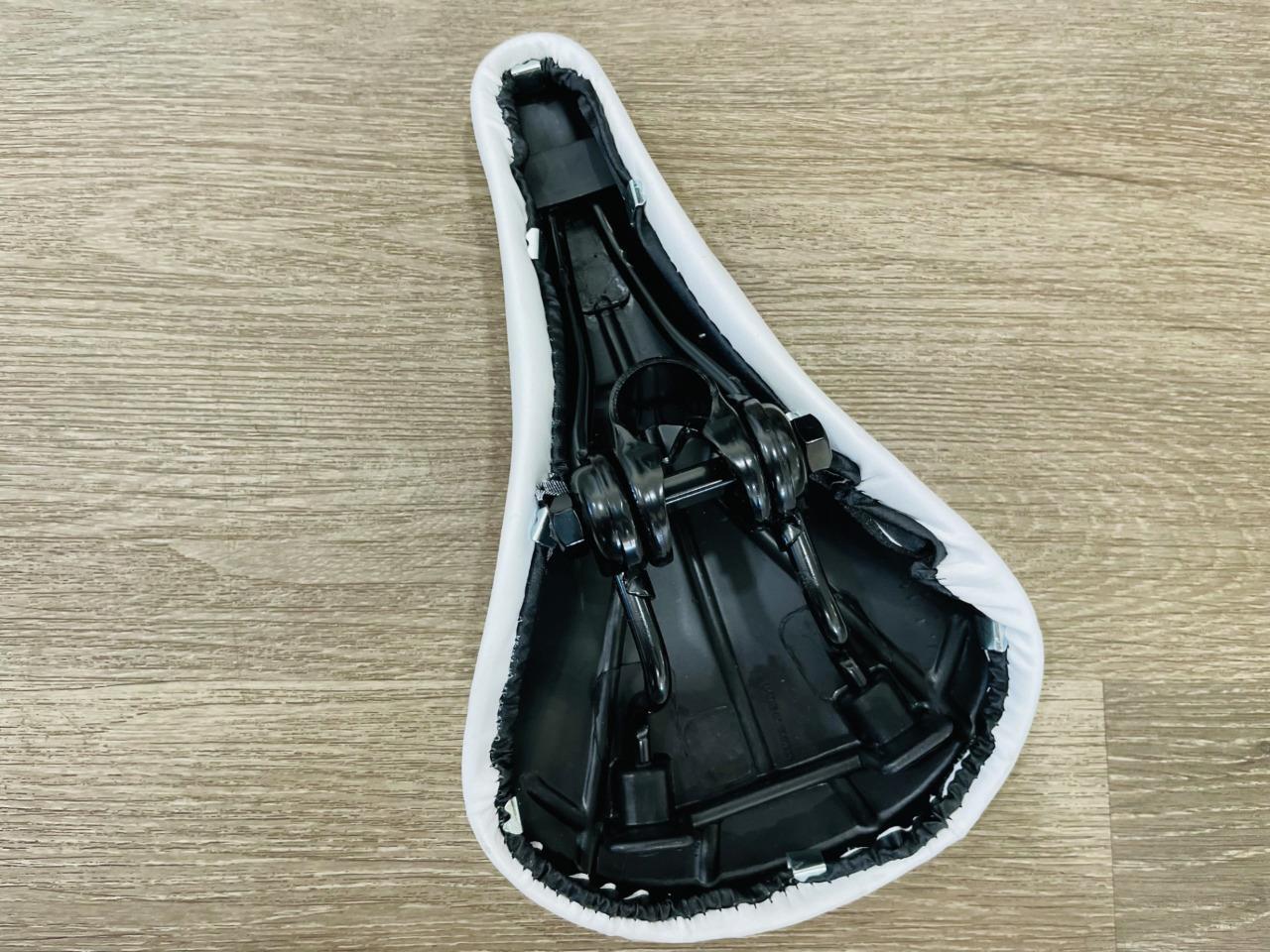 New “Old School Bmx” Diamond Pattern Vinyl Saddle WHITE Seat for GT DYNO