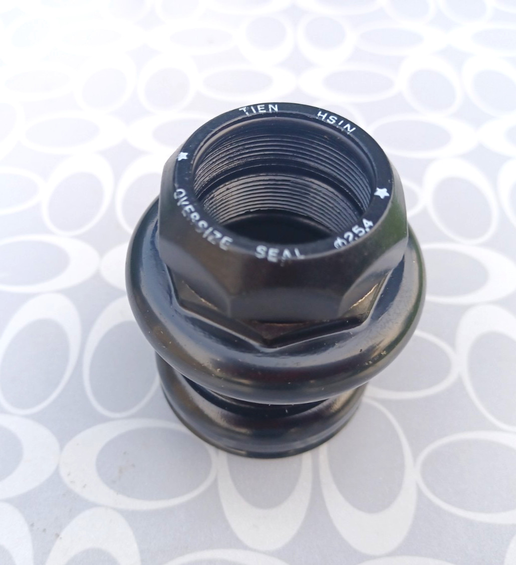 Tien Hsin Headset 1-1/8″ Threaded Black 34.3/30.0mm Crown – 40.7 mm Stack Sealed