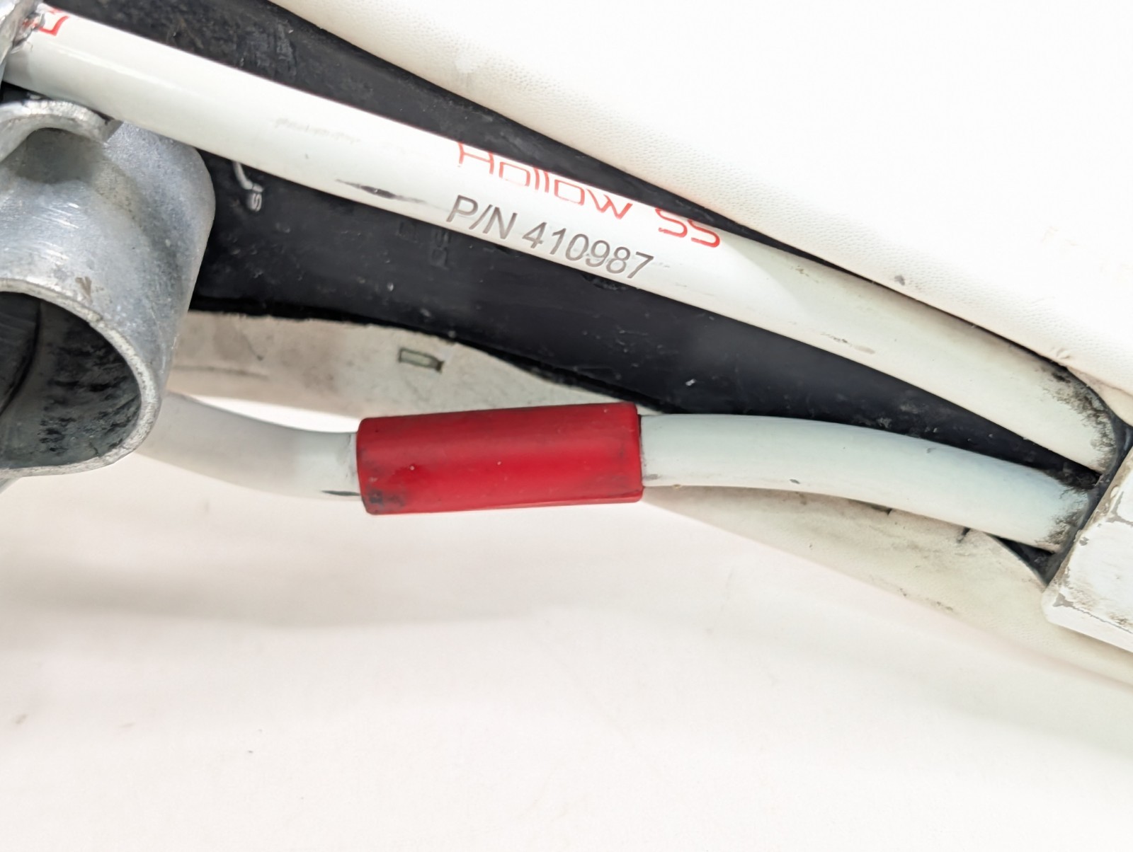 Bontrager Inform RL Stainless Steel Rails White/Red 146mm Cosmetic Issues Vtg