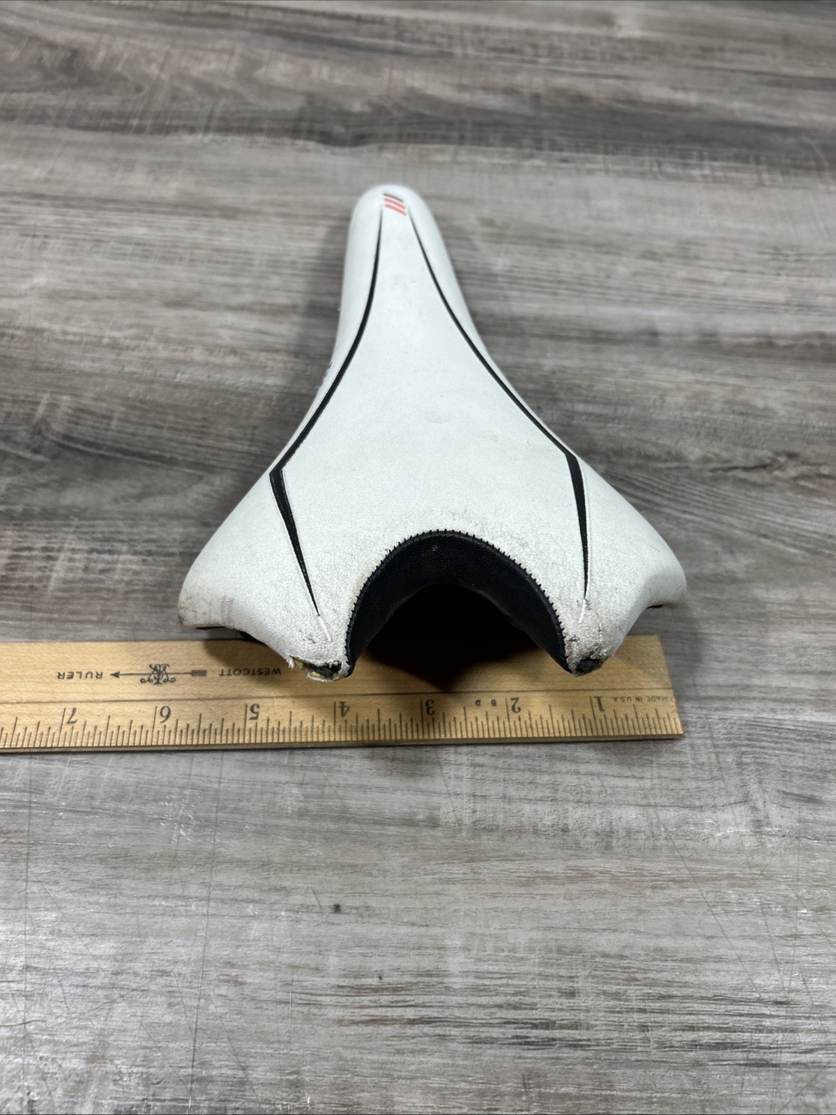 Bontrager Race R1 146mm White Cro-Mo Rail Saddle USED