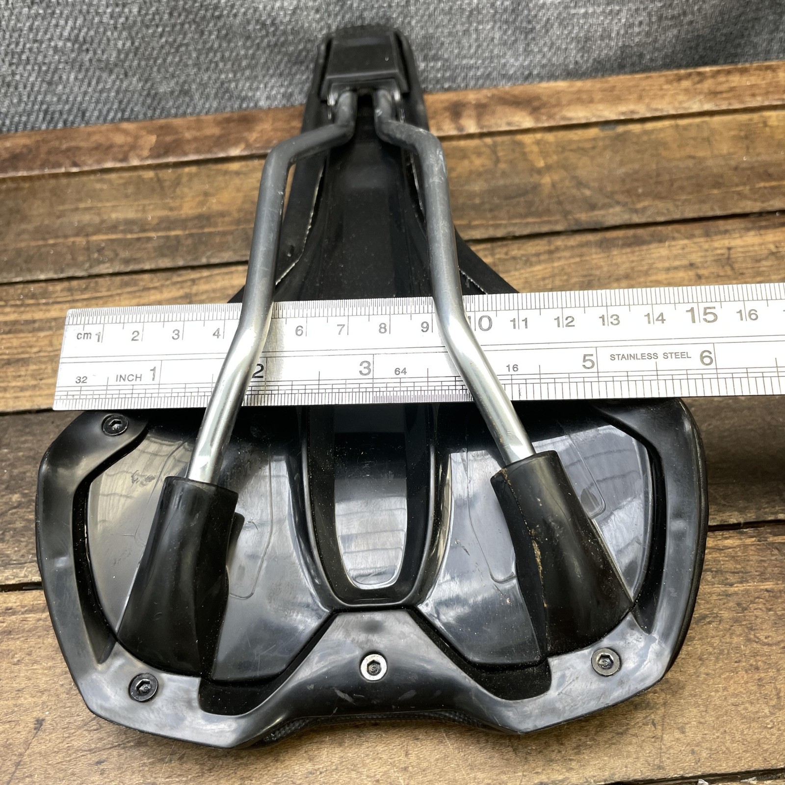 Giant Connect Seat Black Comfort Hybrid Bicycle Saddle 145mm 300g Road MTB