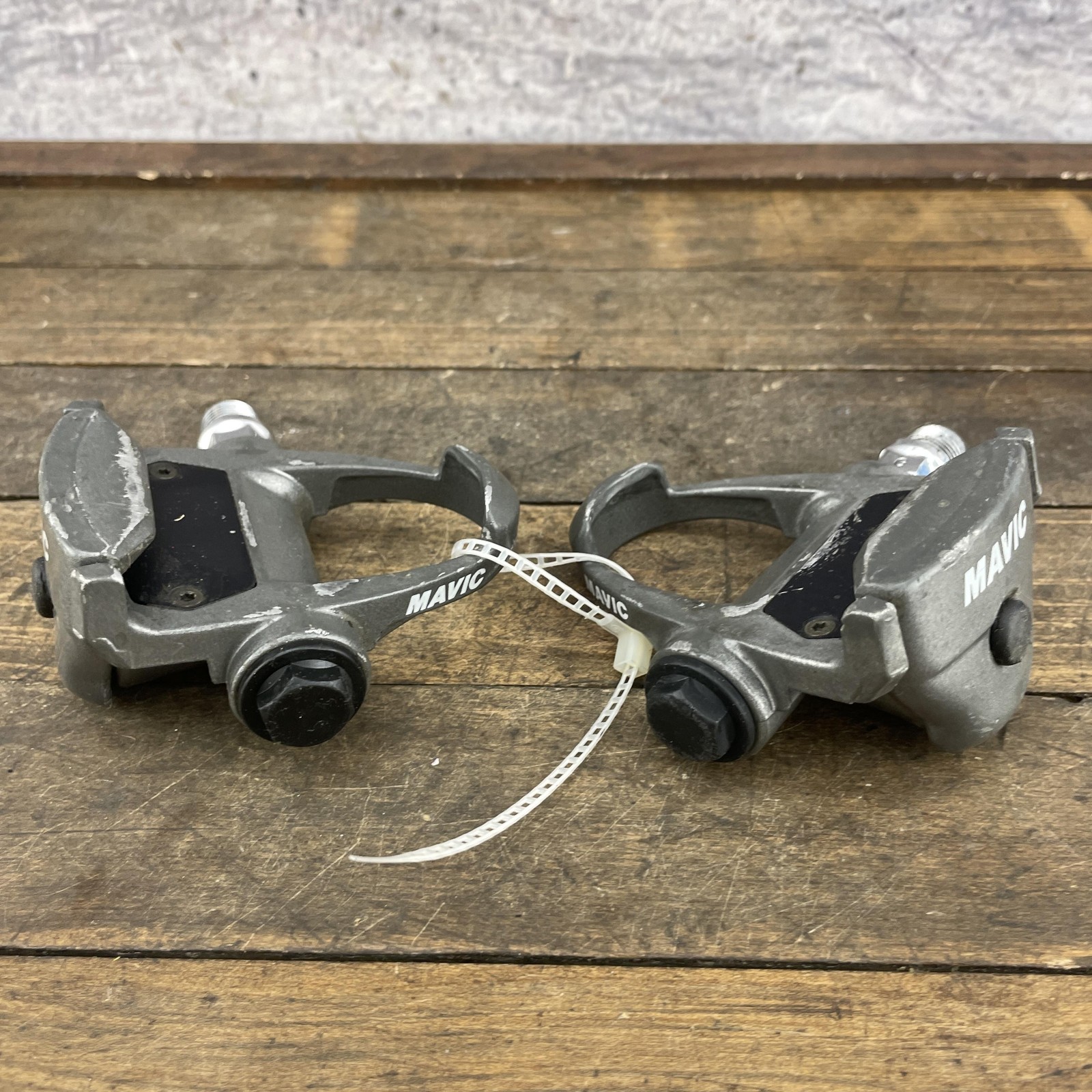 Vintage Mavic Clipless Road Bike Pedals Pair 9/16 x 20 Threads Gray Alloy 460g