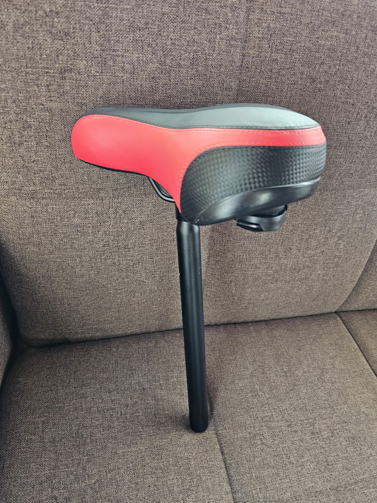 Zukka Saddle Mountain Bike Bicycle Seat W/ Reflector Plus Post Red & Black NWOB