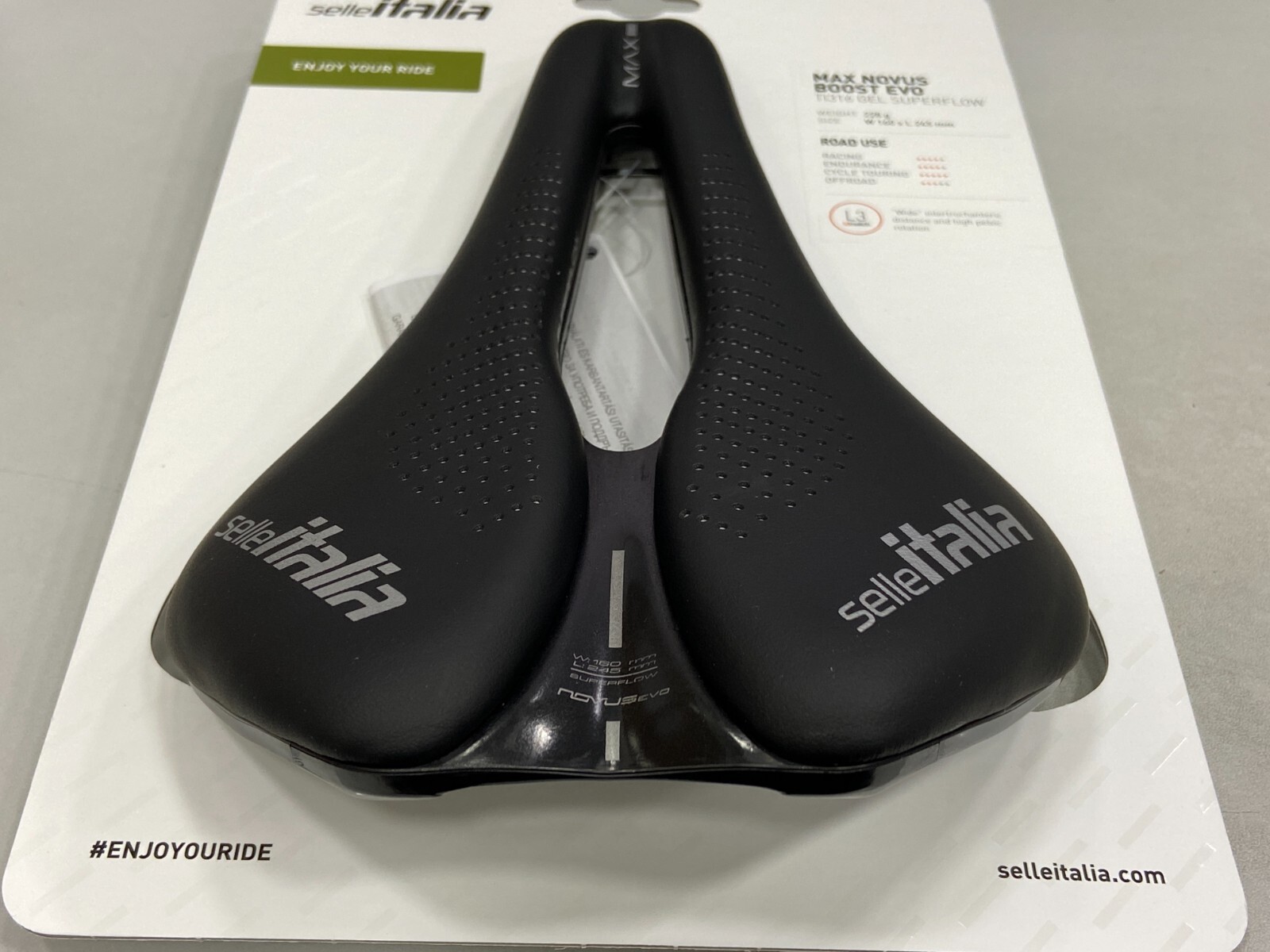 Selle Italia Max Novus Boost Evo Superflow L3 160x245mm TI316 Rail Road Saddle