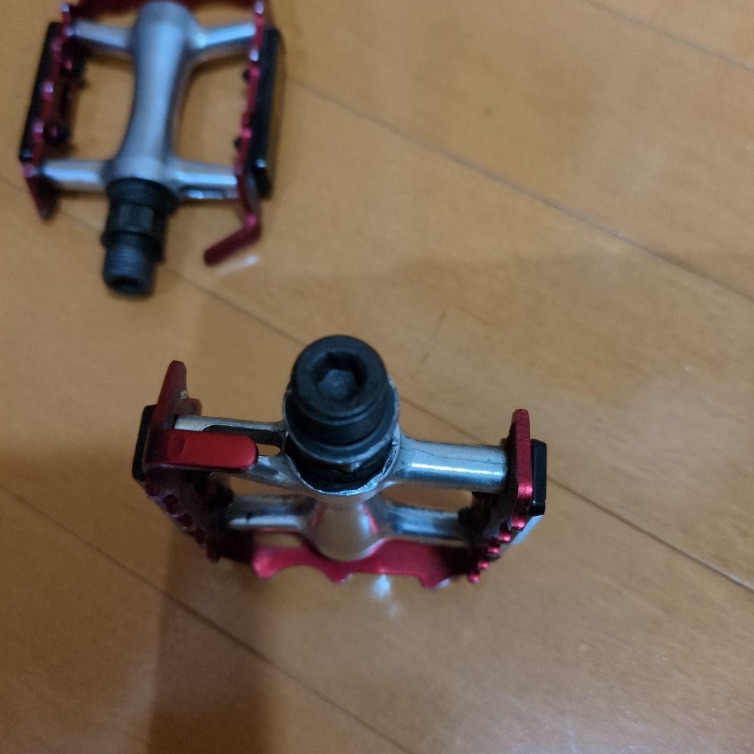 Cross bike red aluminum flat pedals 9/16 inch