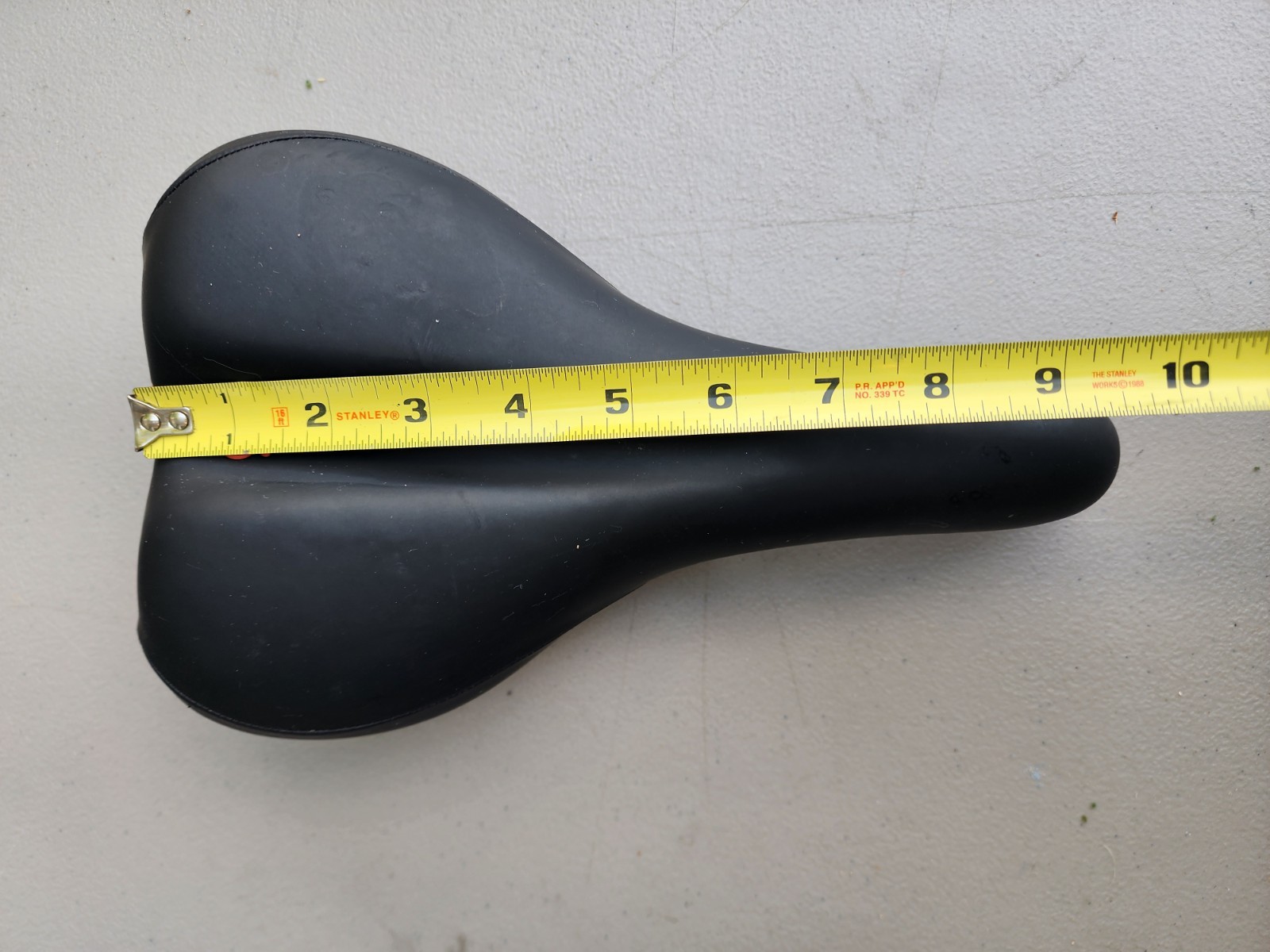 Peloton Comfort Saddle Black Synthetic for Indoor Cycling Bike Unisex Adults