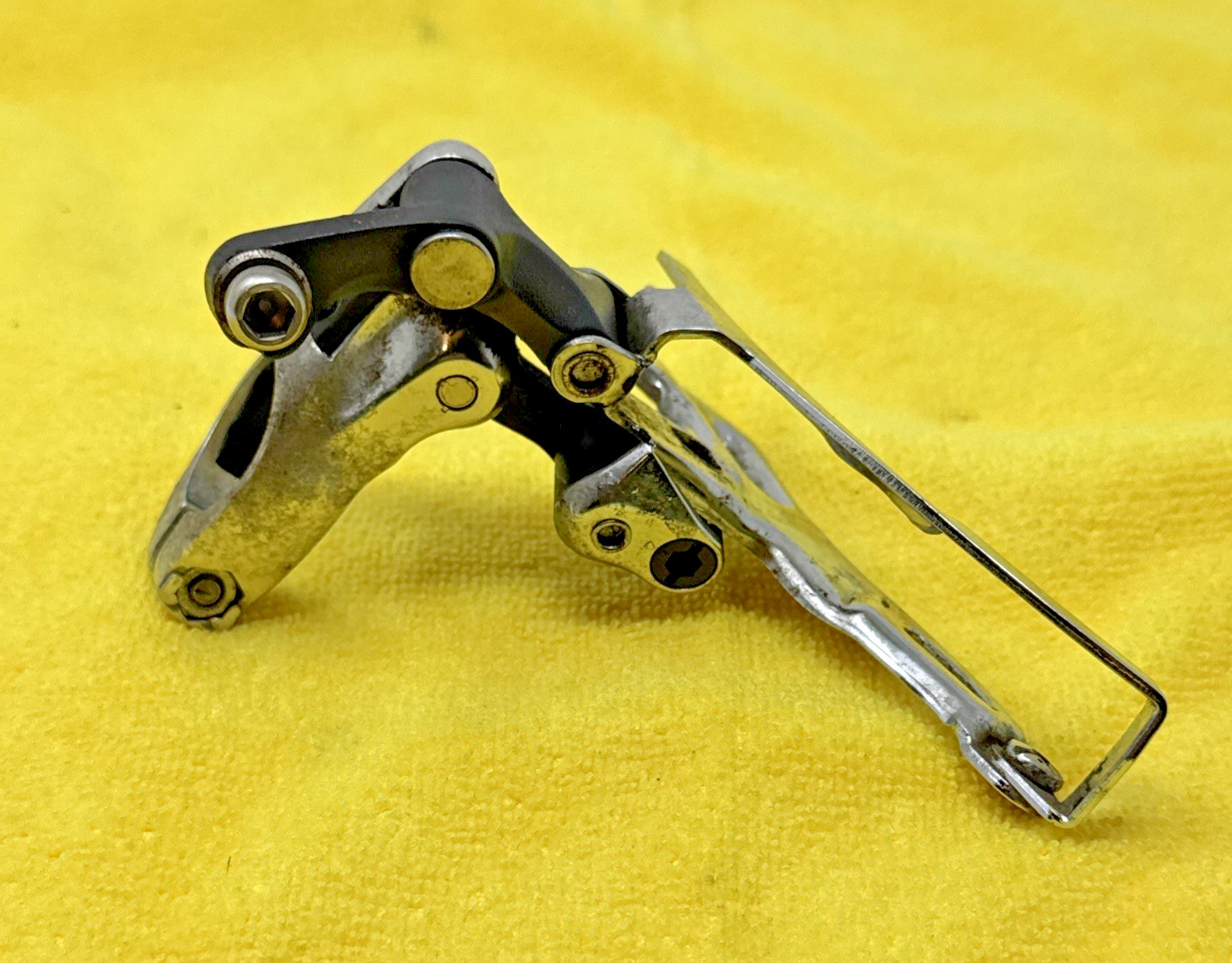 Shimano Deore XT FD-M737 3 x 8s MTB Front Derailleur Clamp-On 28.6mm Bottom Pull