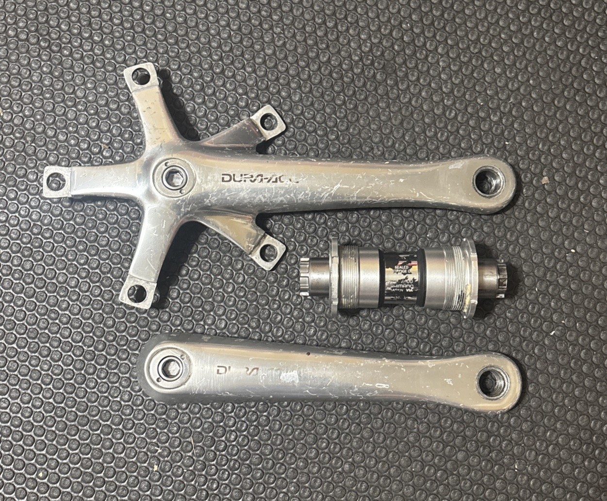 Shimano Dura Ace FC-7700 172.5mm Crank Arms and BB Bottom Bracket