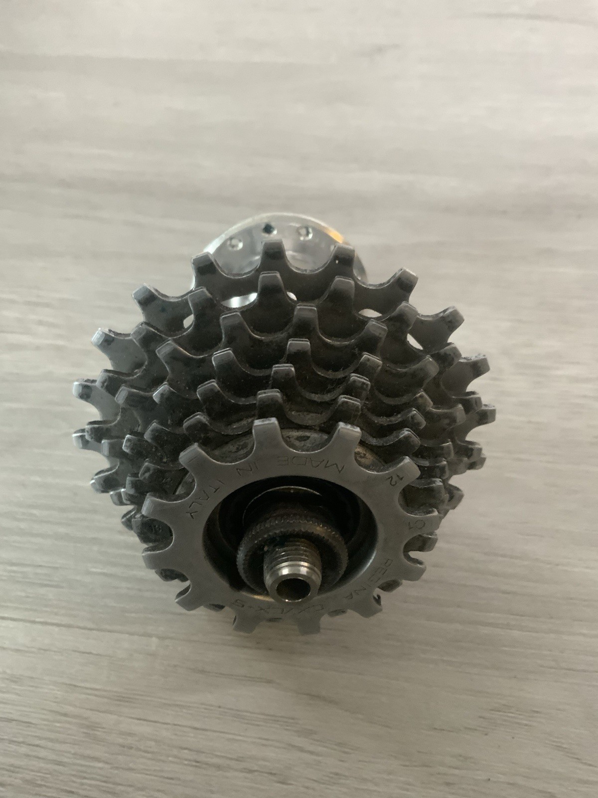 SHIMANO DURA ACE REAR HUB 28 HOLE 126 MM REAR SPACING / REGINA 7 SPEED FREEWHEEL