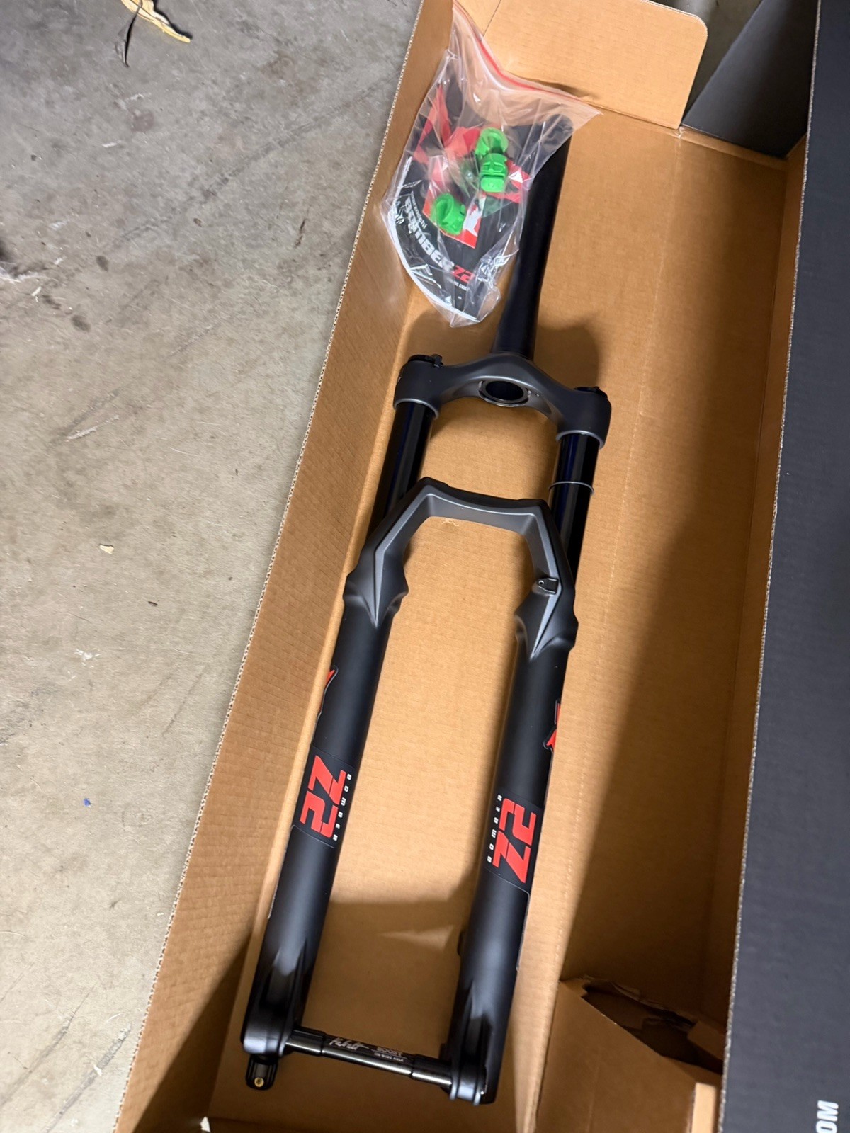 Marzocchi Bomber Z2 140mm, 27.5, Grip Damper, 110 x 15 thruaxle, MTB FORK