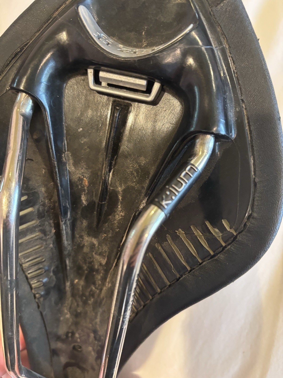 Fizik Arione Classic Carbon Shell Road Bike Saddle 7x 7mm Kium CrMo Rail 130mm