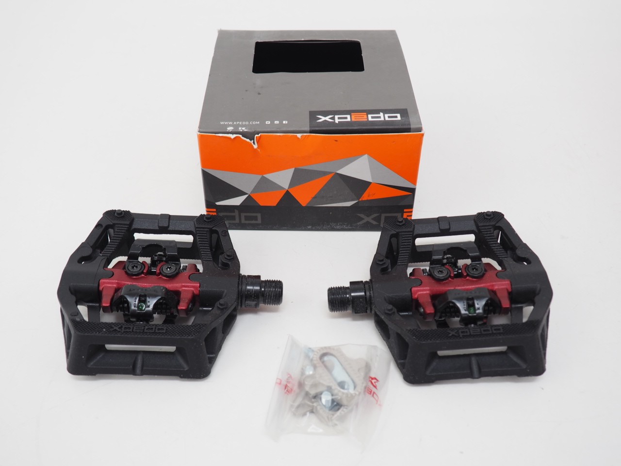 New! Xpedo GFX Neo Red/Black Clipless Flat/Platform Pedals w/ Cleats