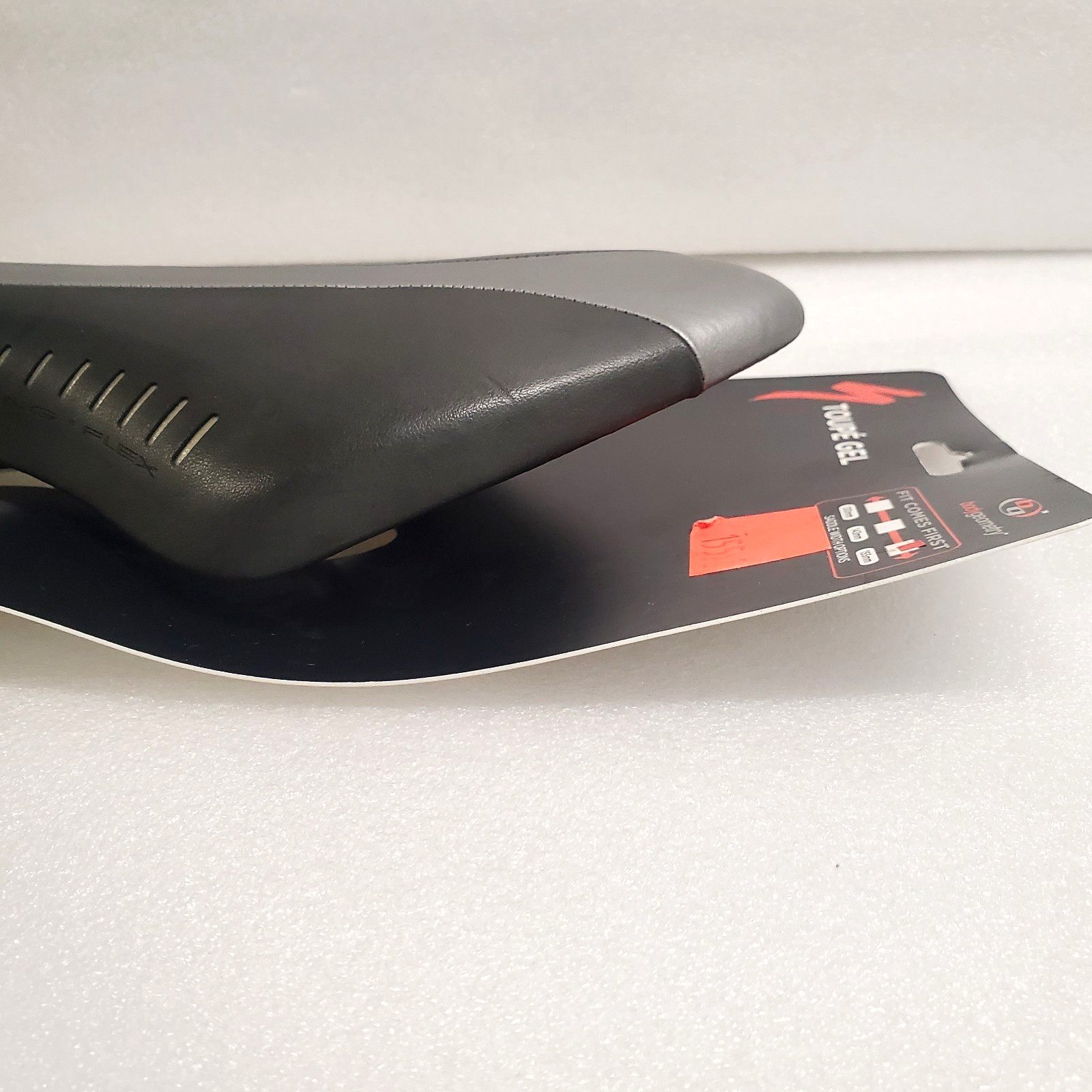 Fizik Arione Wing Flex Road Bike Saddle Black Gray Titanium Rails 155mm