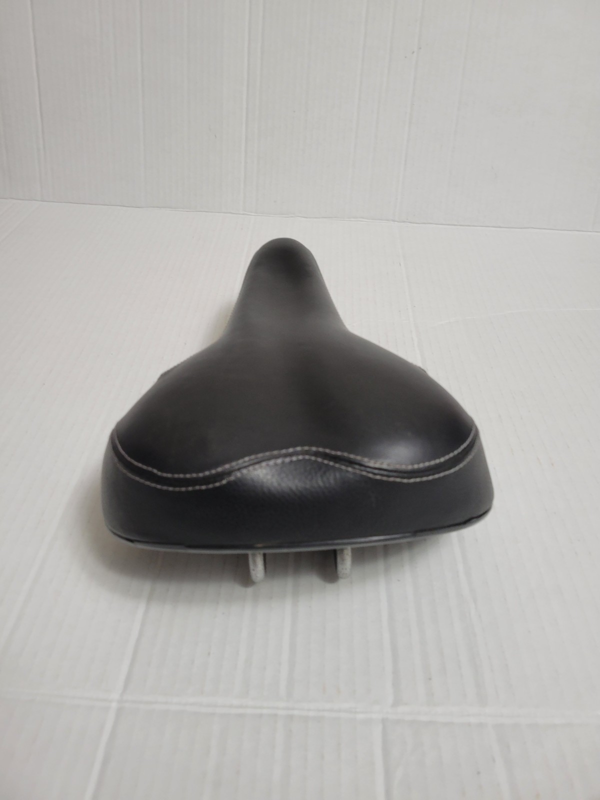 Bontrager Comfort Saddle/Seat, Black, Synthetic, 7×7 mm Rails, Universal