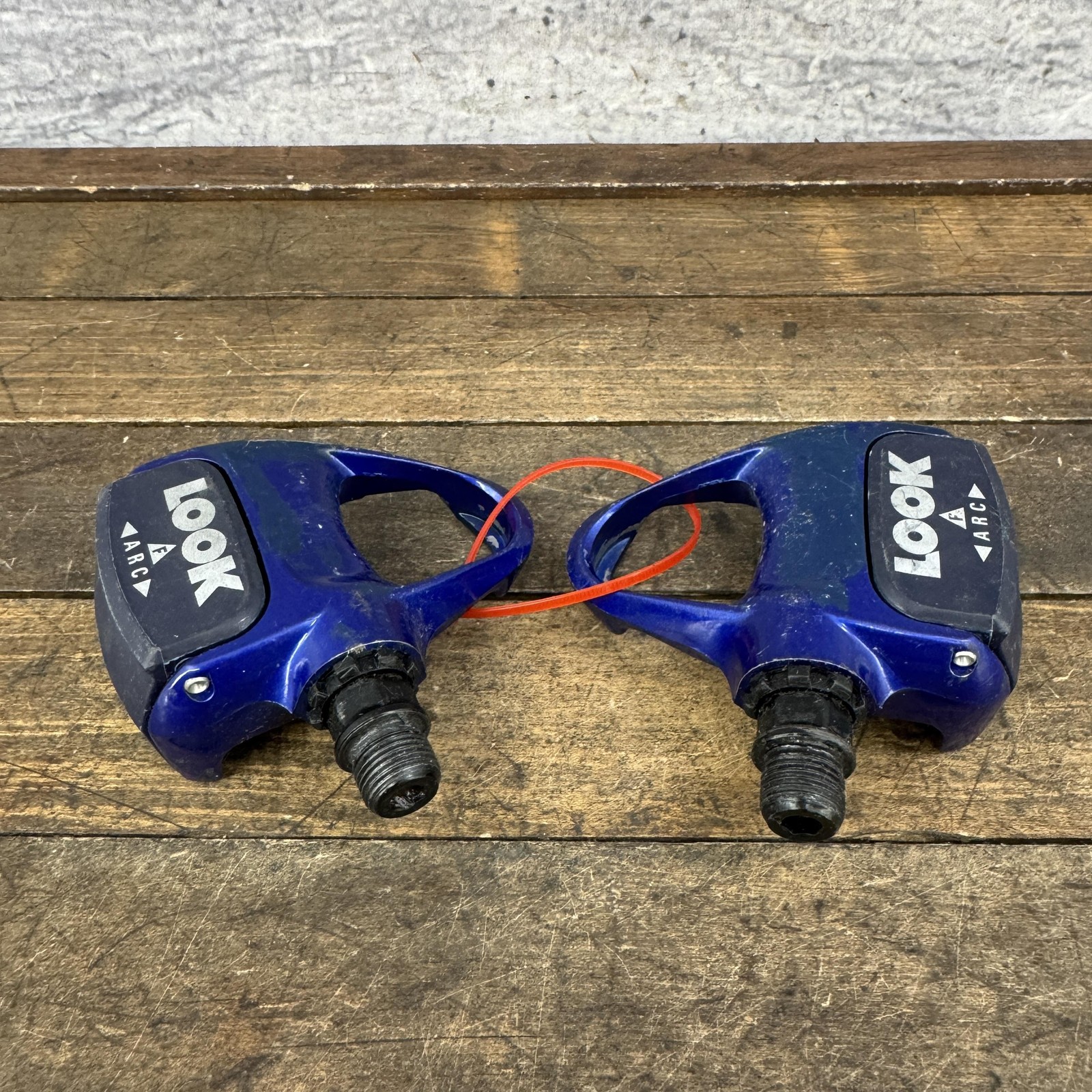 Vintage Look ARC Clipless Road Bike Pedals 9/16 Blue Pair 490g 146 Light