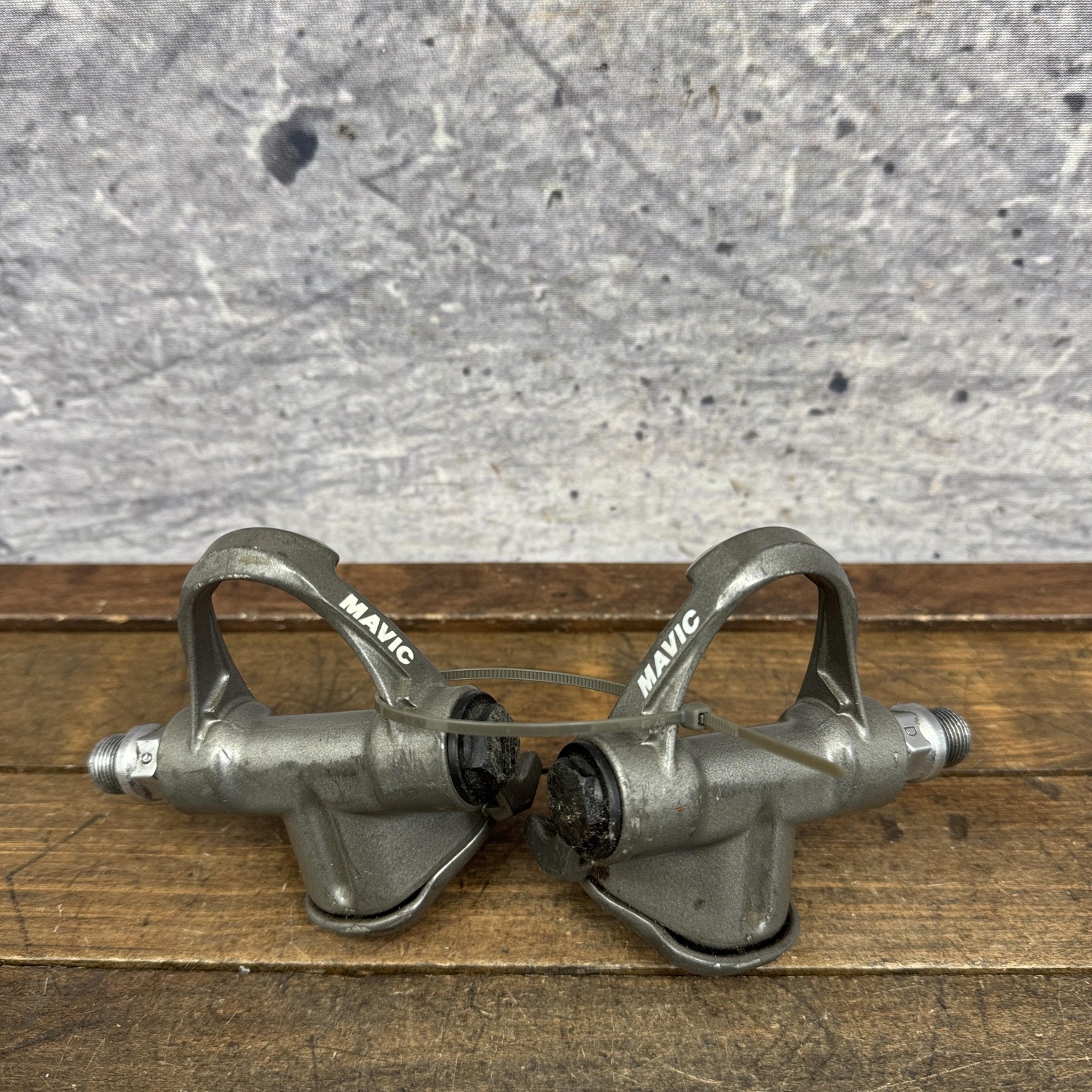 Vintage Mavic Clipless Road Racing Bike Pedals 9/16 Gray Pair 470g LOOK