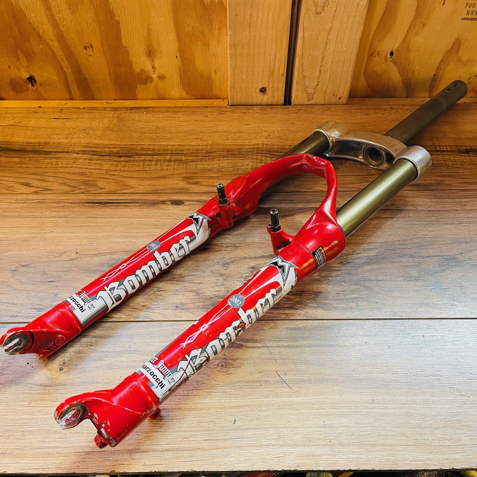 Marzocchi  Bomber Dirt Jumper 2002  1 1/8 Threadless Suspension Fork 26 Coil