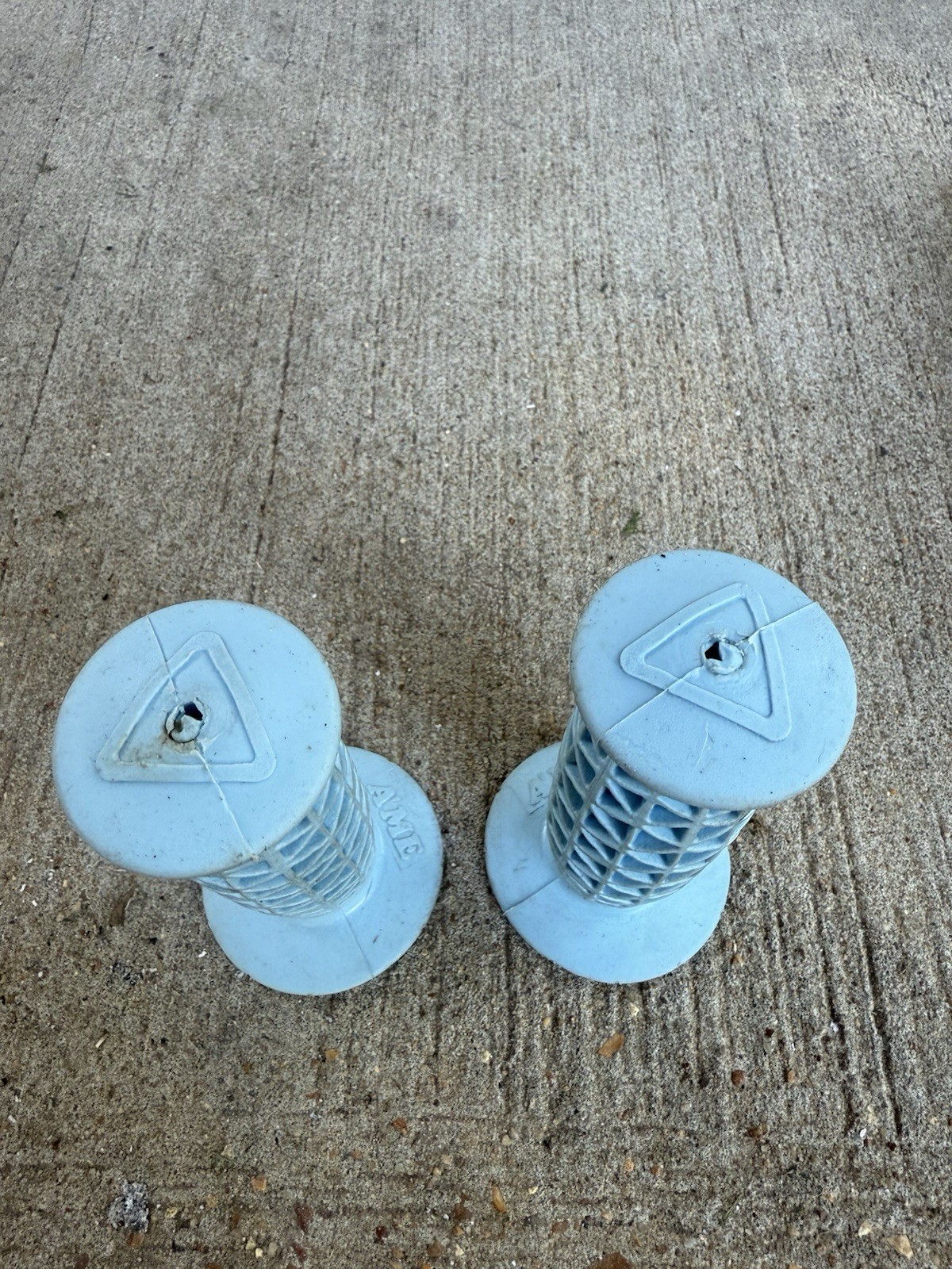 AME BMX Handlebar Grips Slip-On Rubber Standard Grip Blue Pair (2)