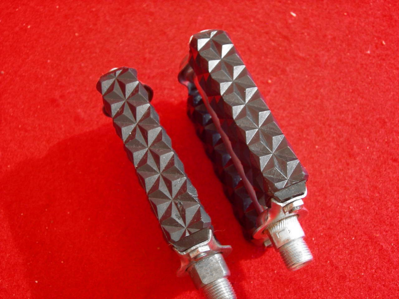 Union 4″ Waffle Pedal Pedals Set Steel 9/16ths Threads Germany Used.