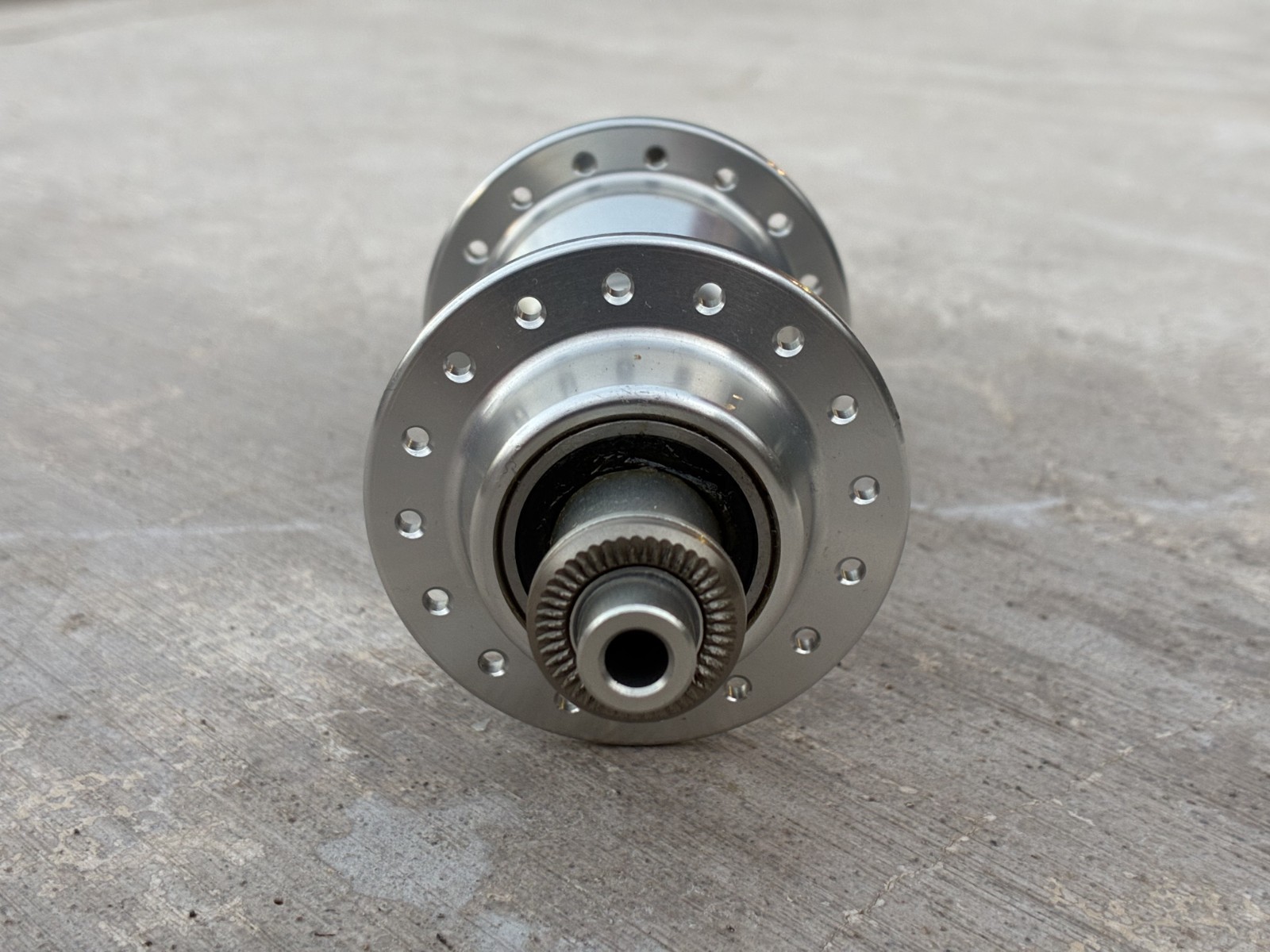 NOS Hugi Compact QR Rear Hub | 32-hole / 135 OLD / Made in Germany