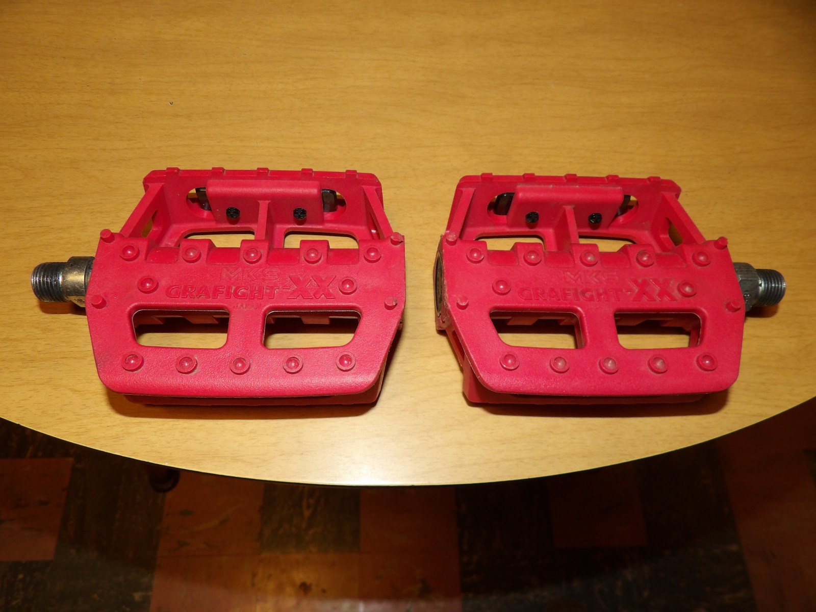 MKS Grafight-XX Pedals 9/16″ Fiberglass/Composite Red One Pair ~ Pre-Owned