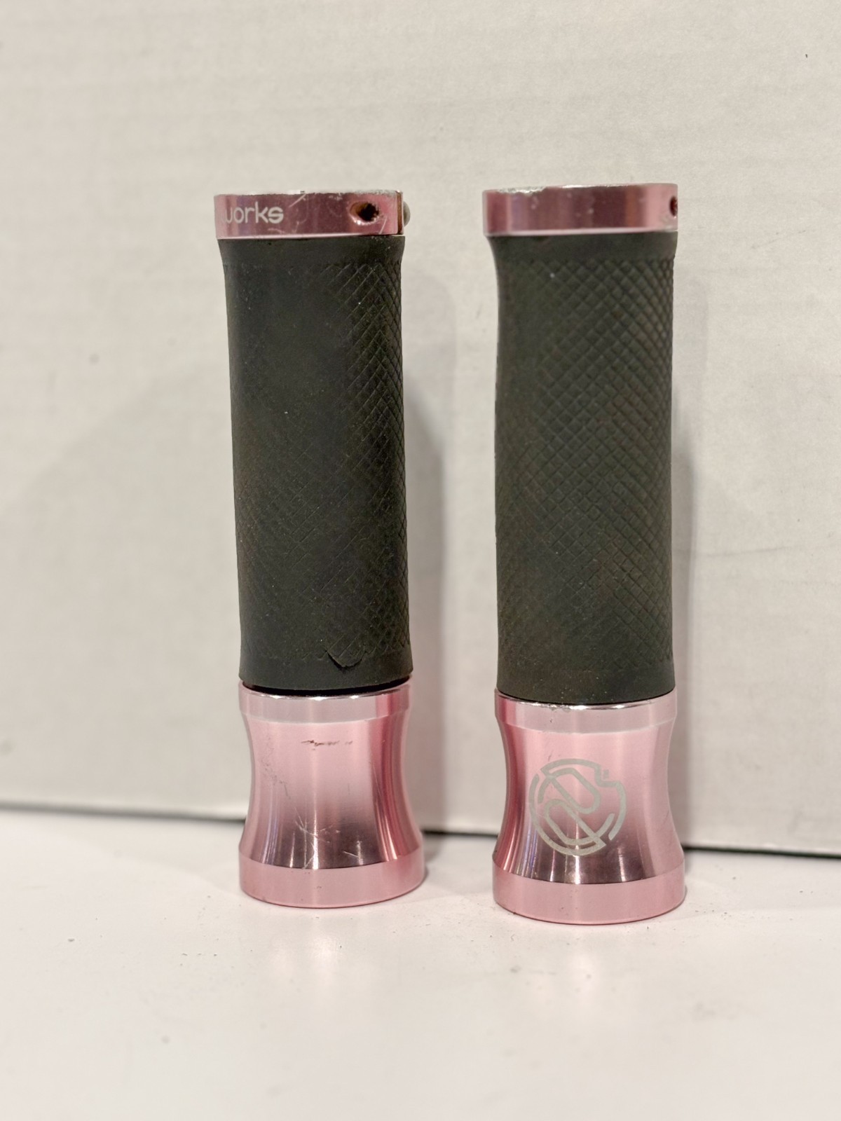 Vintage/Mid 2000’s Pink PORTLAND DESIGN WORKS SPEED METAL GRIPS Lock On MTB