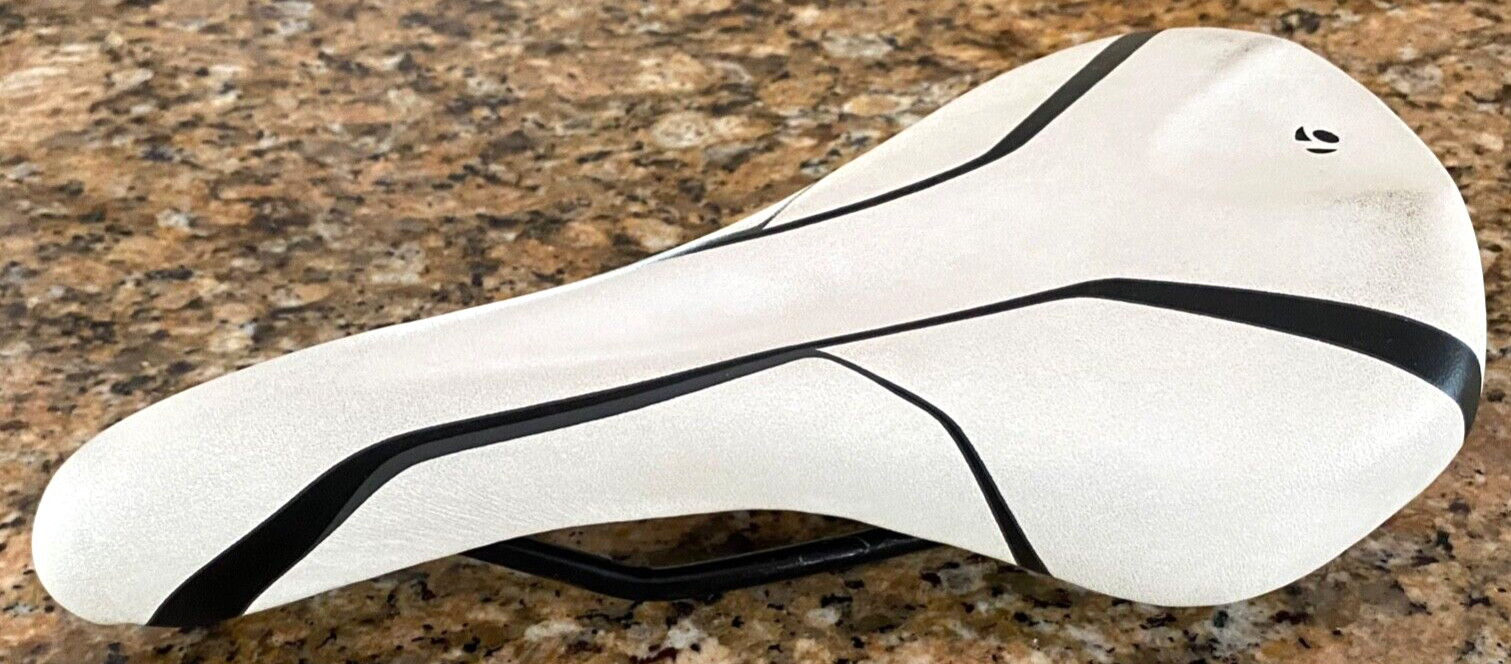 Bontrager Evoke 2 Cycling Saddle Titanium Rails 138mm White/Black MTB 306186