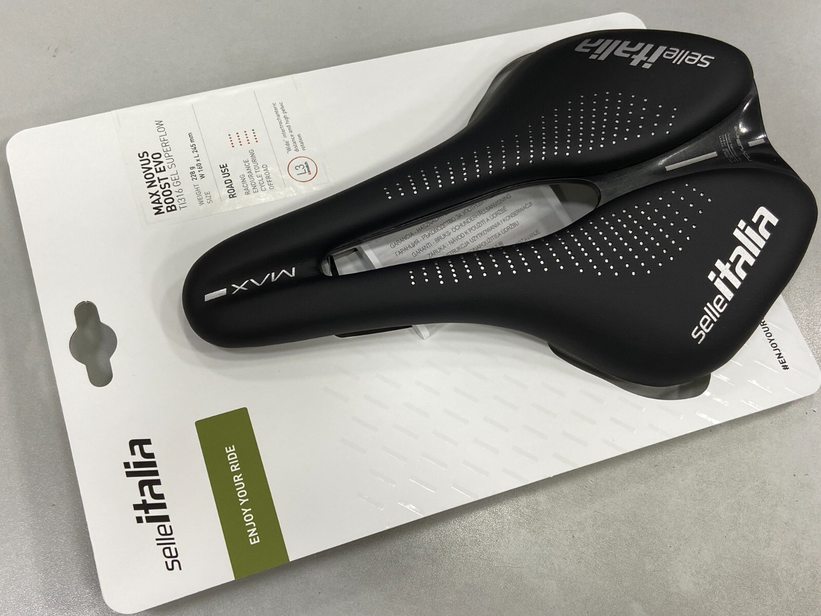 Selle Italia Max Novus Boost Evo Superflow L3 160x245mm TI316 Rail Road Saddle