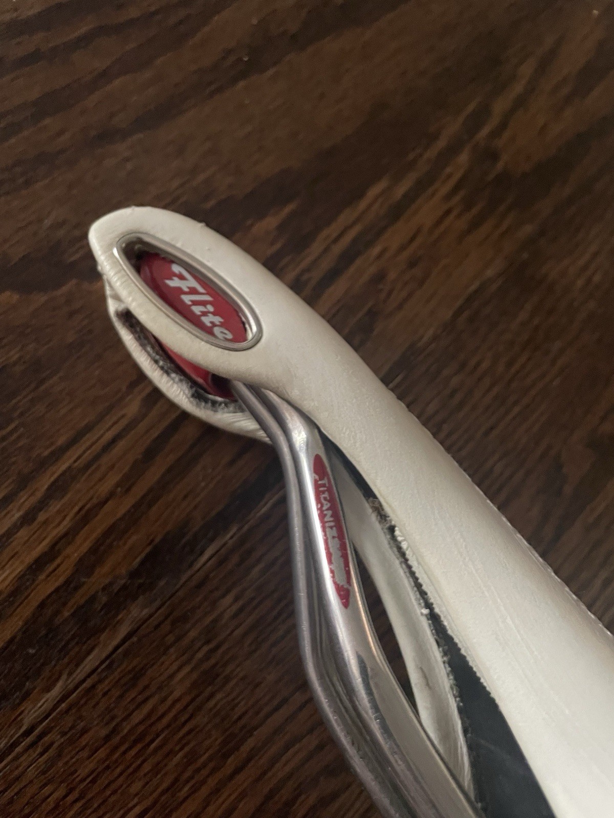 Selle Italia Flite Gel Flow/cut out/Titanium Rails – WHITE-VGC