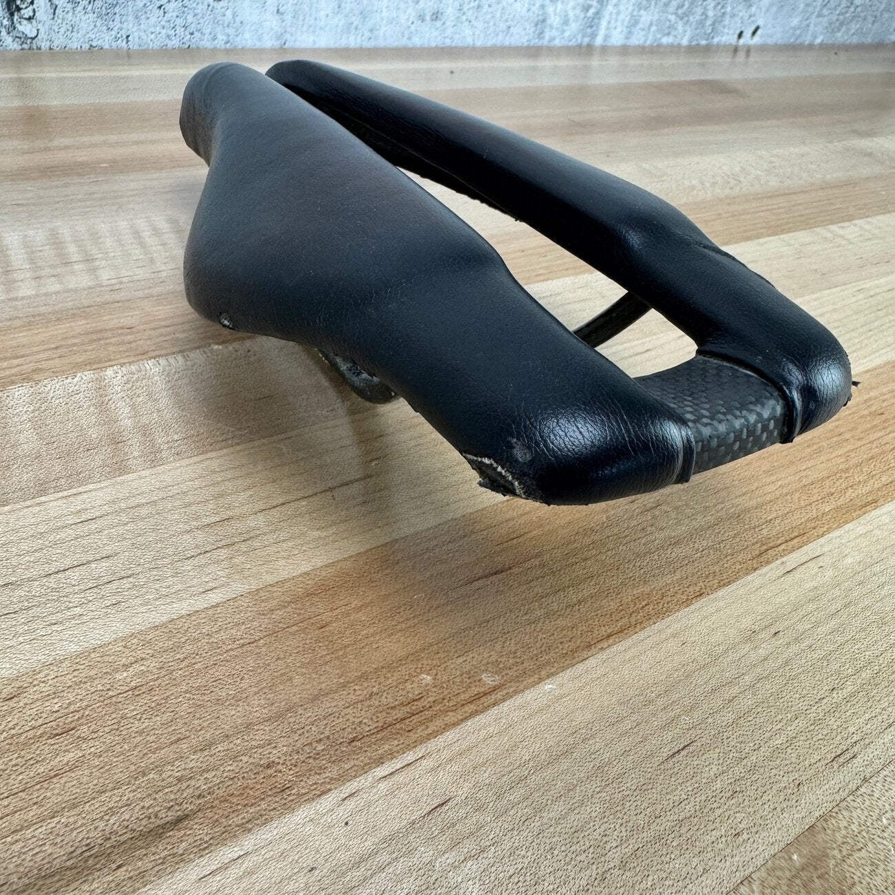 Dash Strike 7x7mm Carbon Rails 135mm Lightweight TT/Triathlon Bike Saddle 130g