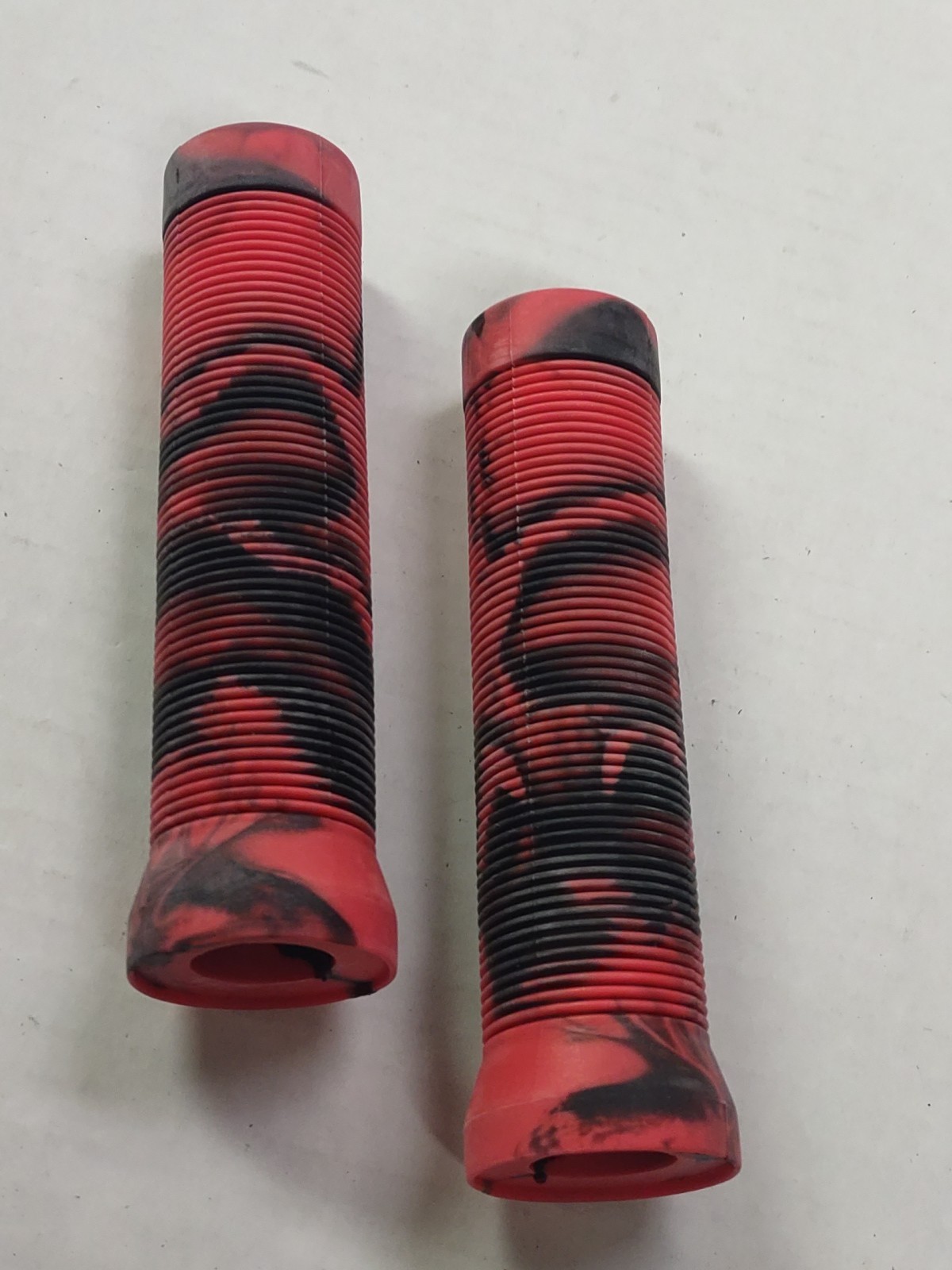 Scooter Handlebar Grip Ribber For Bike Bicycle Red and Black Swirl