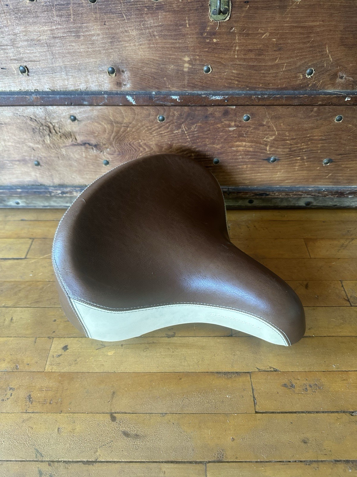 Bontrager Cruiser Bike Saddle – Tan/brown – 10×10 In – Comfort Padded. EUC.