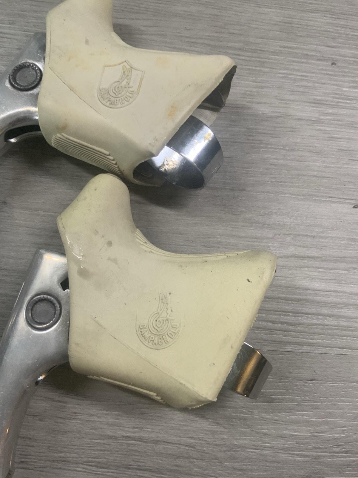 CAMPAGNOLO BRAKE LEVERS NON-AERO OR AERO W/ PLUGS