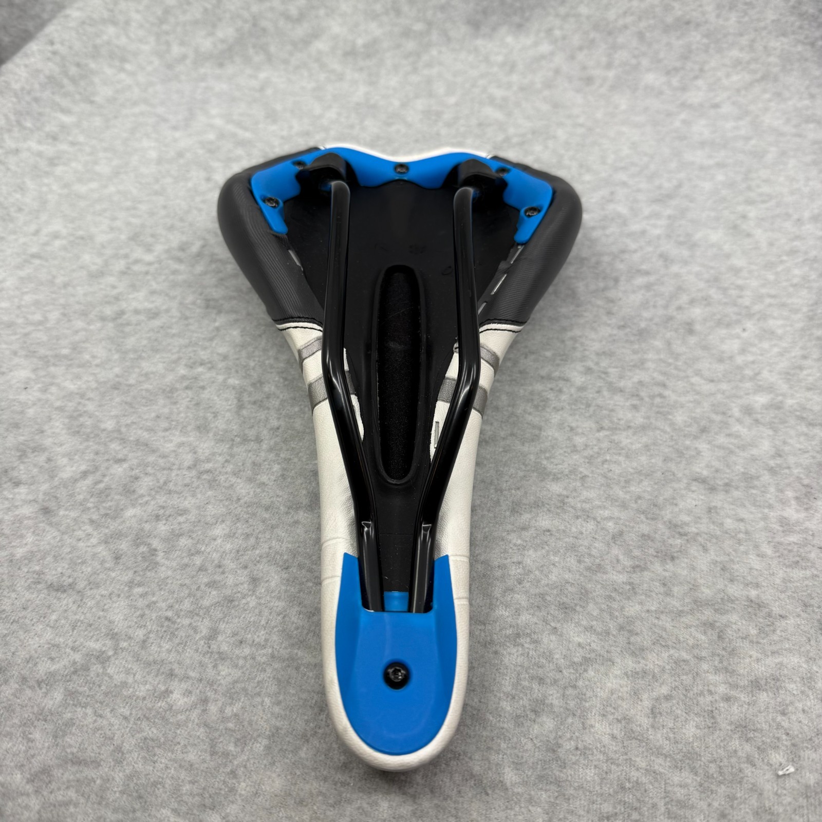Giant Velo Saddle White Gray Black Striped