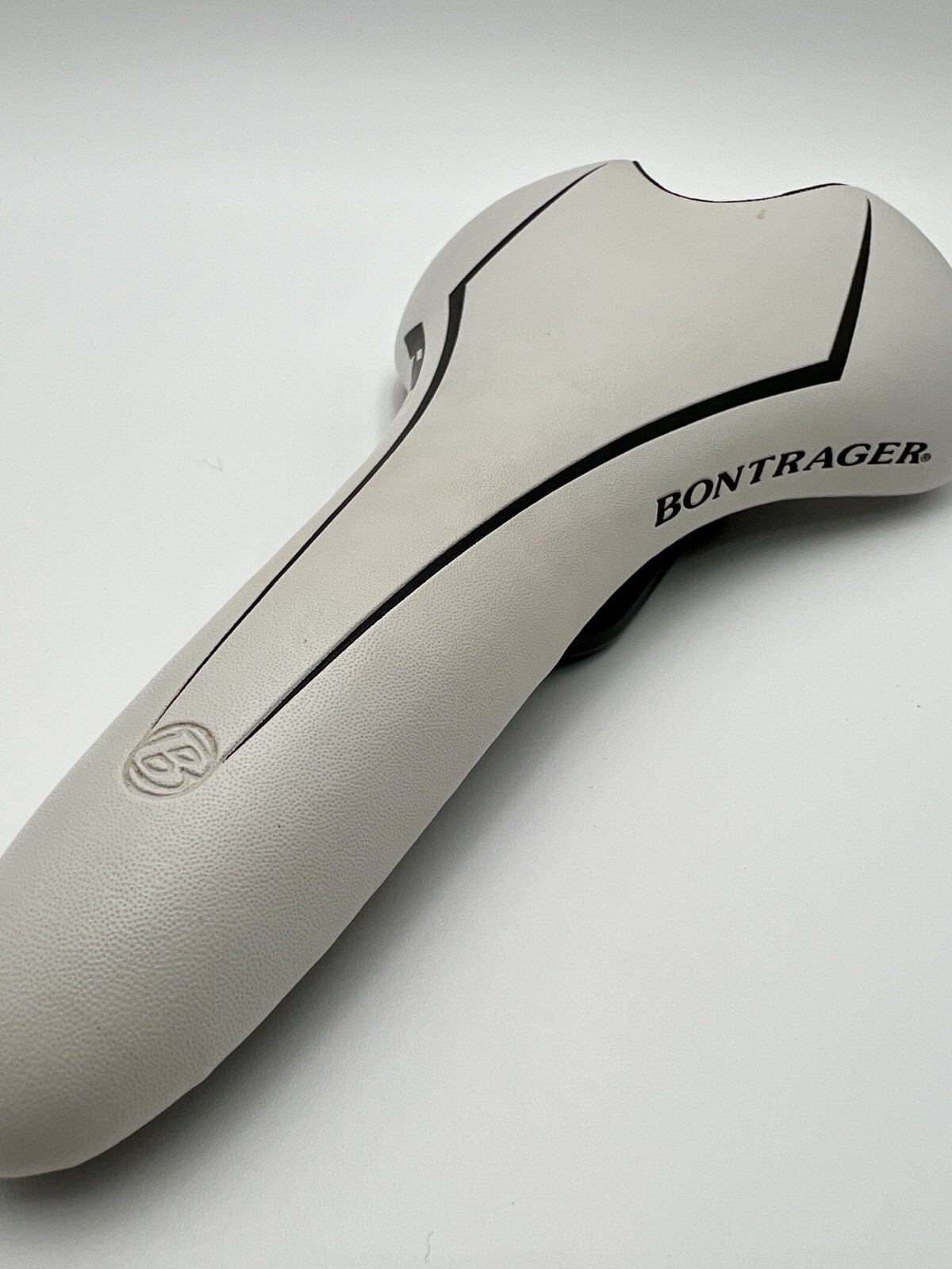 Bontrager Inform R1 Saddle 146mm Wide White Cromoly Rail Great Condition