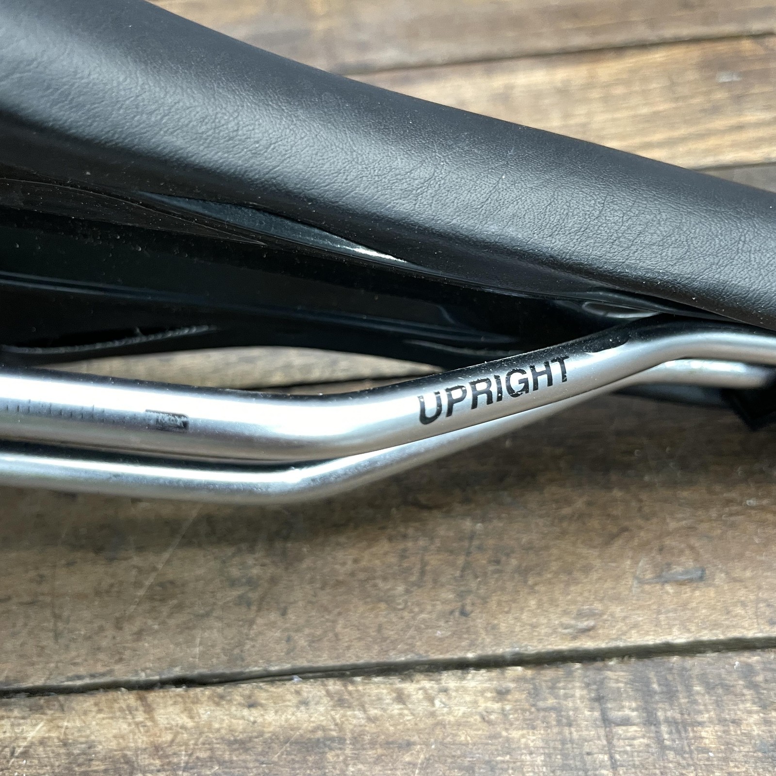 Giant Connect Seat Black Comfort Hybrid Bicycle Saddle 145mm 300g Road MTB