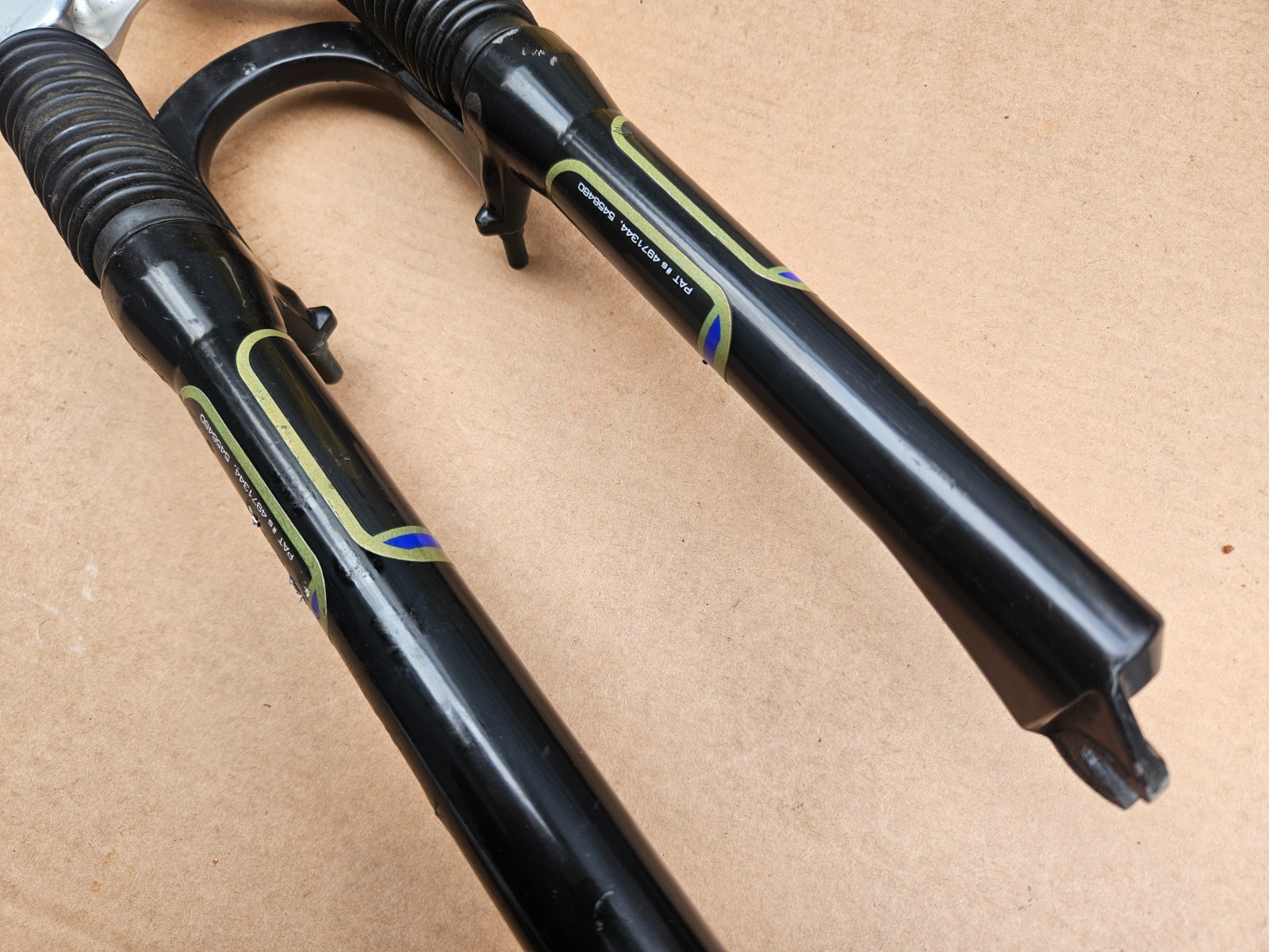 Vintage 90s Rock Shox Judy T2 Suspension Fork 1-1/8″ Threadless Steerer Black