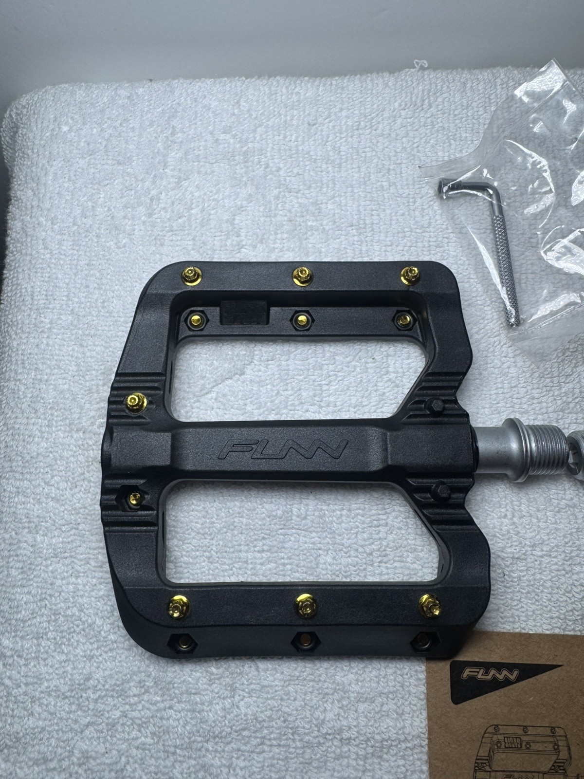 FUNN Bike Pedals 9/16 Black with Wide Platform and Gold Pins for MTB BMX Bicycle