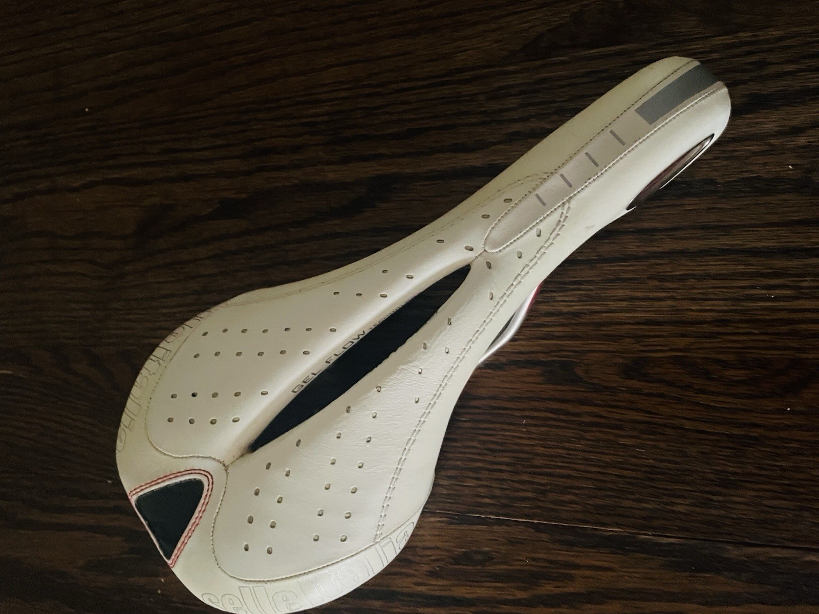 Selle Italia Flite Gel Flow/cut out/Titanium Rails – WHITE-VGC