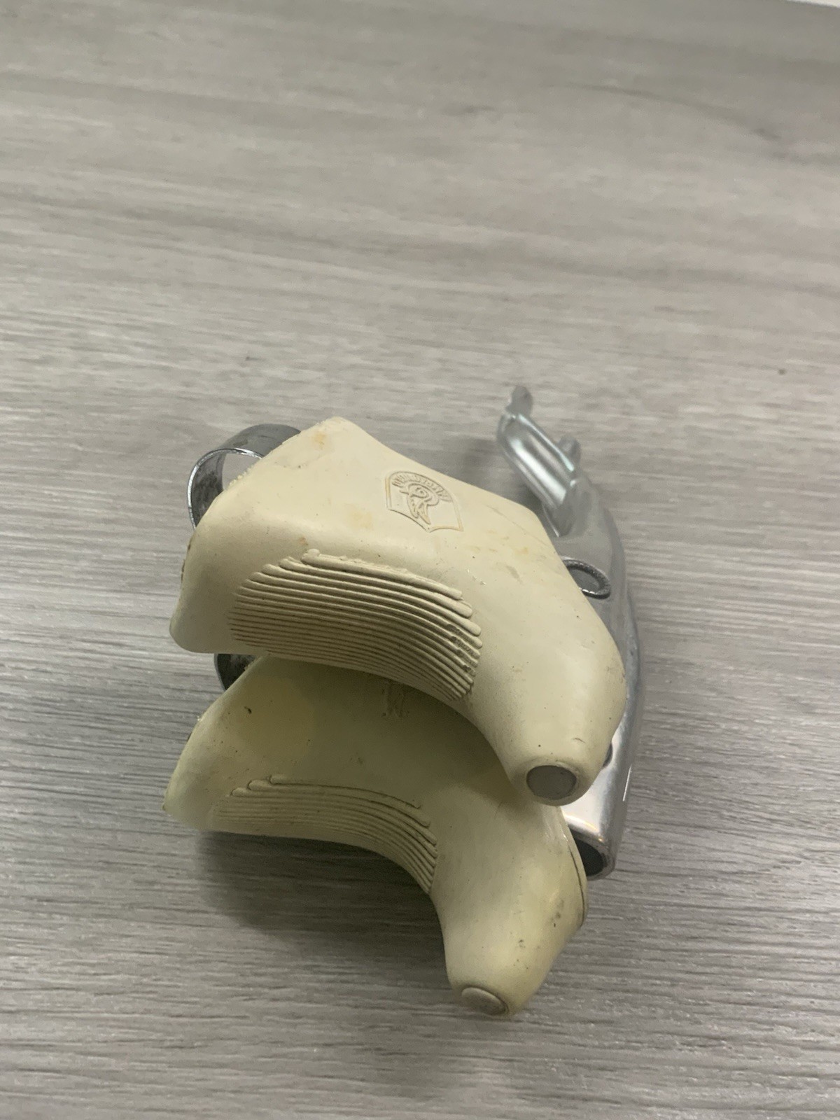 CAMPAGNOLO BRAKE LEVERS NON-AERO OR AERO W/ PLUGS