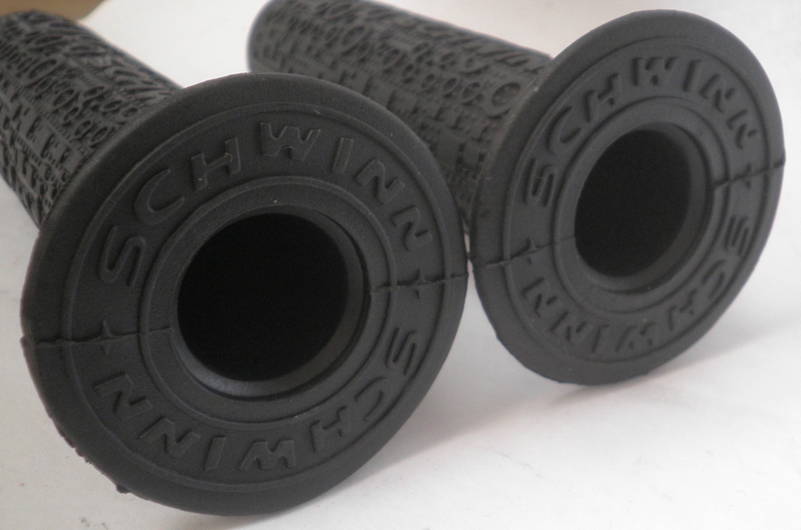 SCHWINN BLACK BICYCLE HANDLEBAR GRIPS BIKE PARTS 307