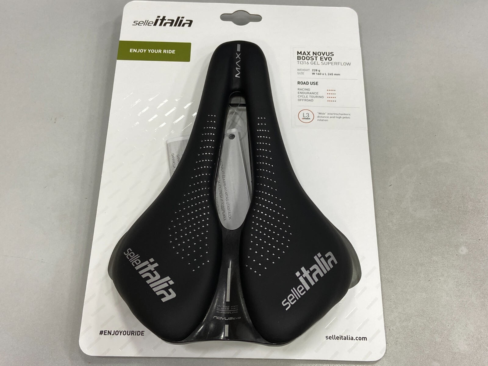 Selle Italia Max Novus Boost Evo Superflow L3 160x245mm TI316 Rail Road Saddle