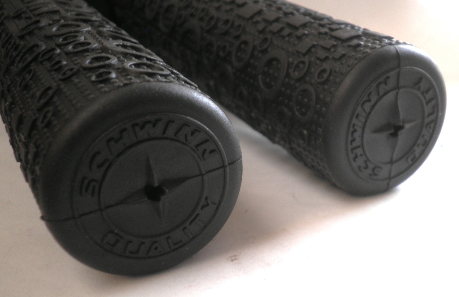SCHWINN BLACK BICYCLE HANDLEBAR GRIPS BIKE PARTS 307