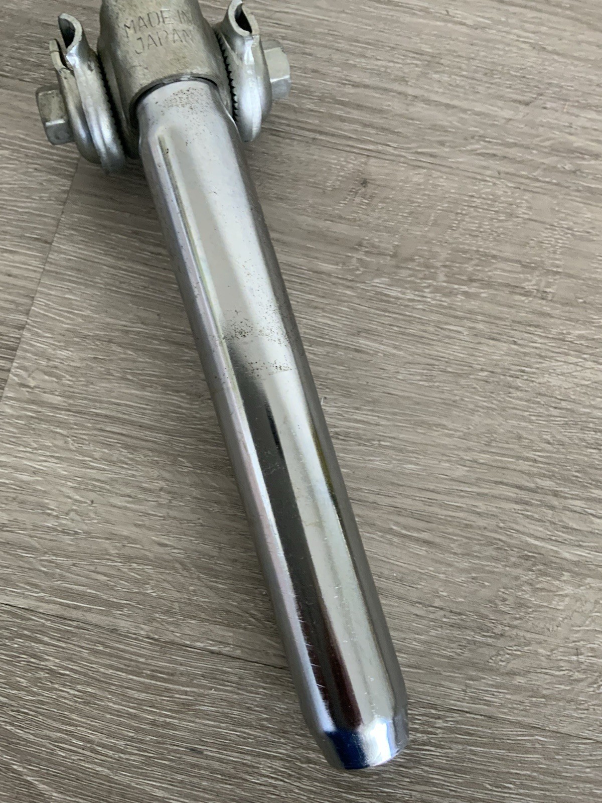 STEEL SEAT POST 26.2 MM X 200 MM TOTAL LENGTH WITH SEAT COLLAR 304 GRAMS