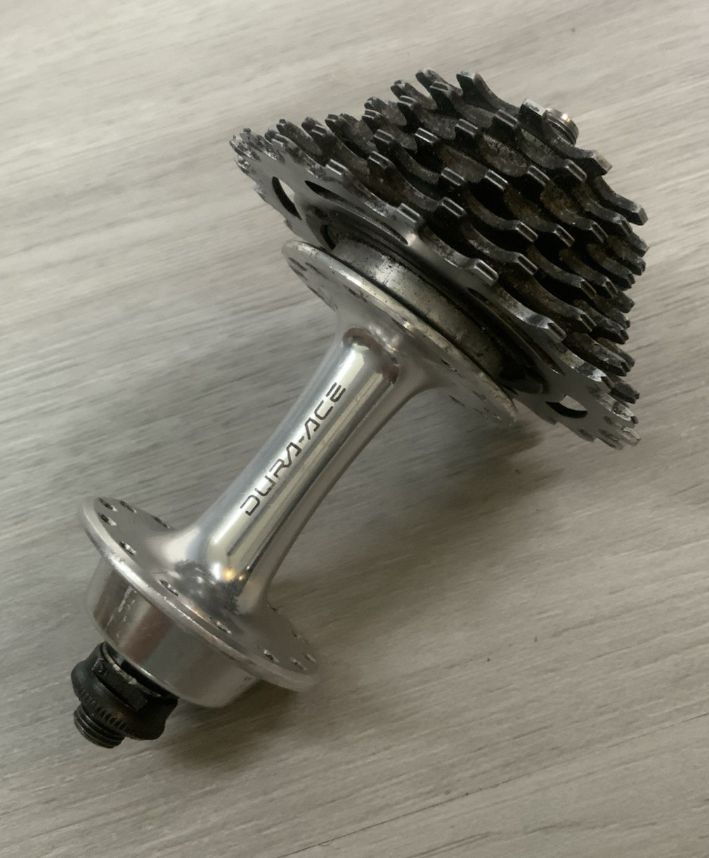 SHIMANO DURA ACE REAR HUB 28 HOLE 126 MM REAR SPACING / REGINA 7 SPEED FREEWHEEL