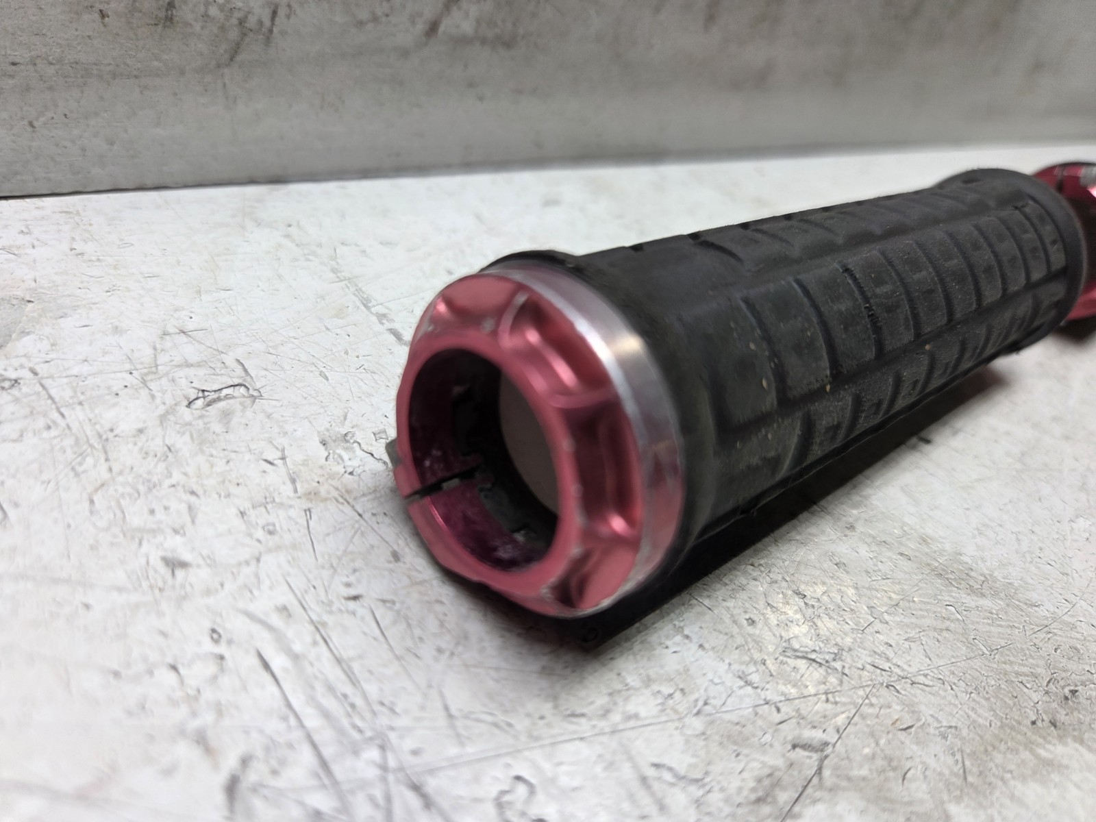 Rev Grips Pro Series Standard Mountain Bike Lock-On Black Grip Red Clamps Damper