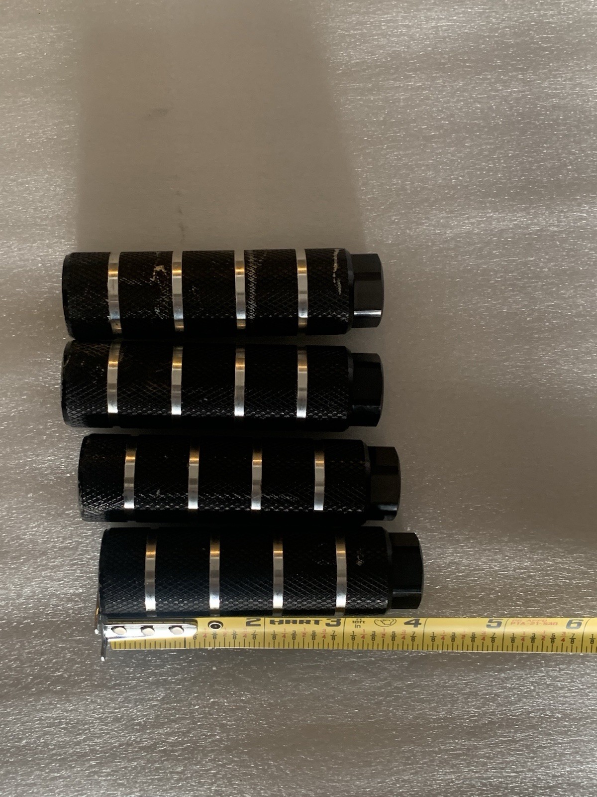 Aluminum Alloy Anti-Skid Bicycle Foot Pegs for 3/8 Inch Axels black/silver – New
