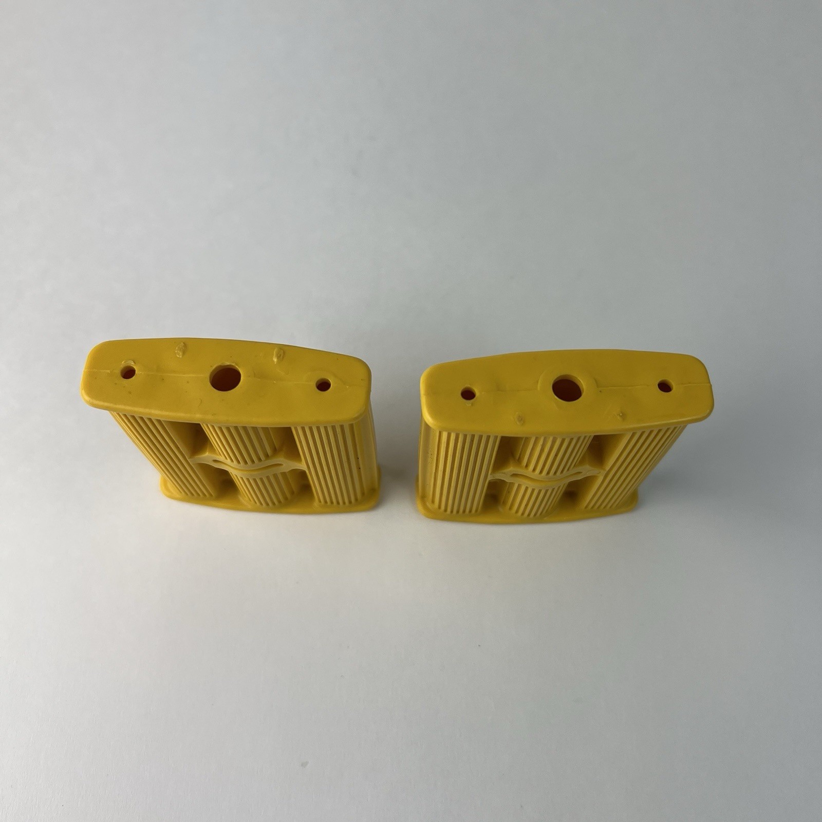 VINTAGE TRICYCLE PEDALS YELLOW 7/16″ ID FITS ELGIN COLSON MURRAY HUFFY AMF NOS