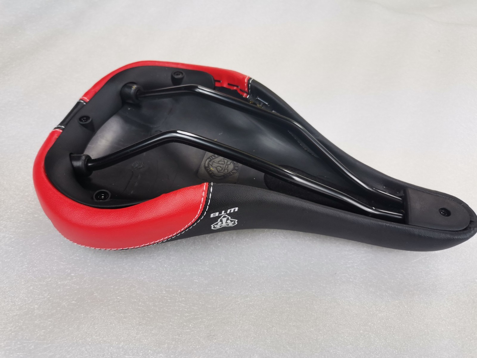 NEW OLD STOCK WTB SPEED V SADDLE SEAT WIDE 160MM BLACK RED MTB CITY TOURING BIKE